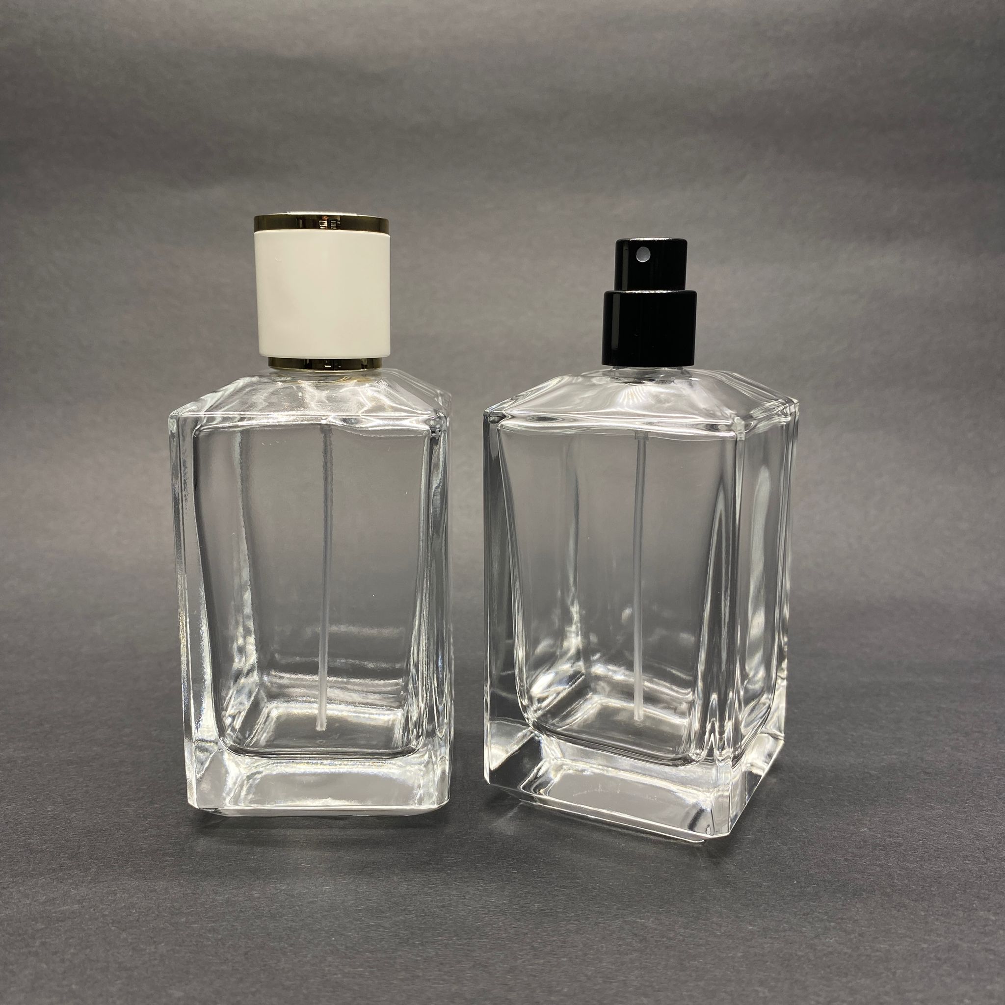 100 Ml Köşeli Konik Model Prizma Parfüm Şişesi - Siyah Metal Spreyli + Gold Beyaz Kapaklı (Ağız 15 Mm Geçme Kolay Kapama)