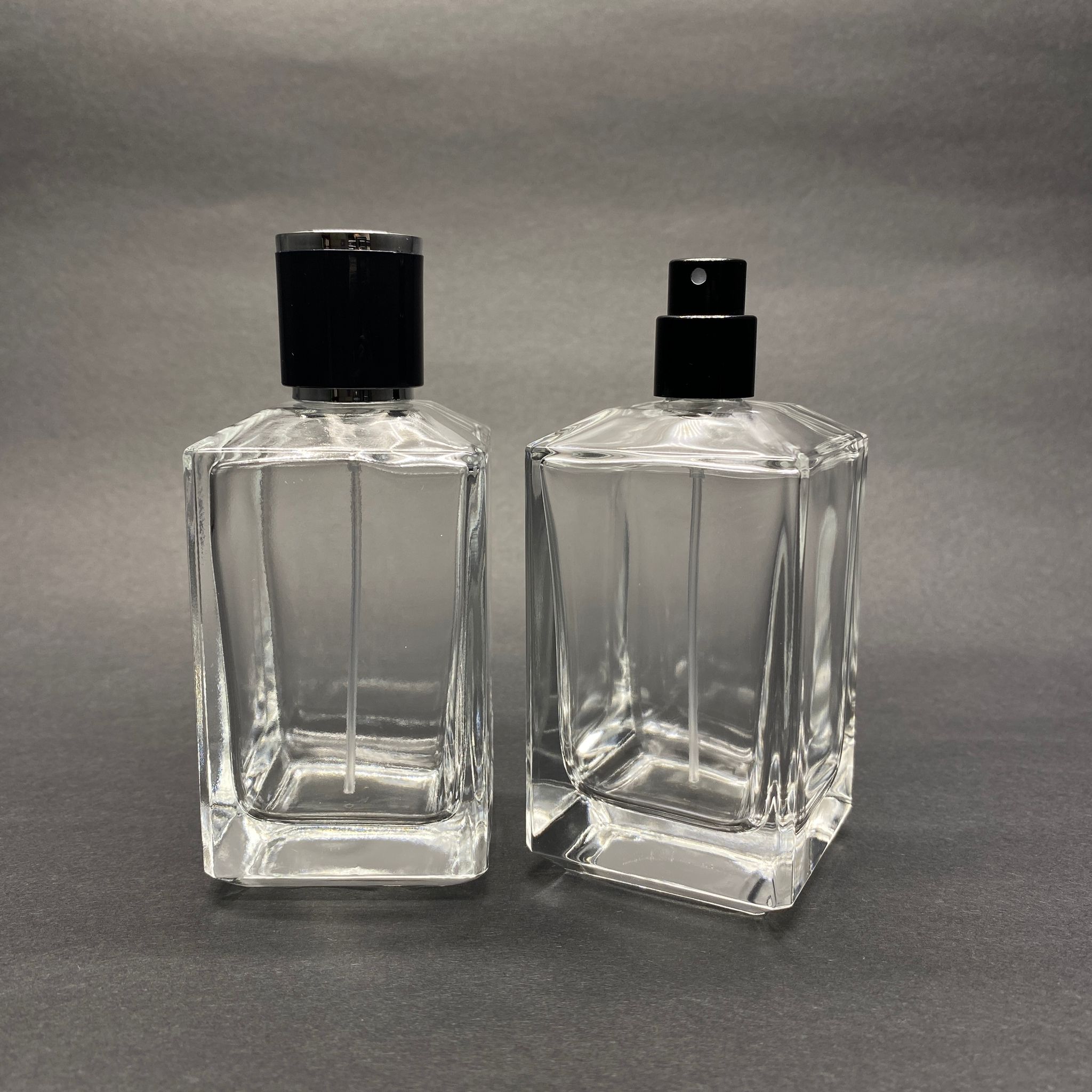 100 Ml Köşeli Konik Model Prizma Parfüm Şişesi - Siyah Metal Spreyli + Gümüş Siyah Kapaklı (Ağız 15 Mm Geçme Kolay Kapama)