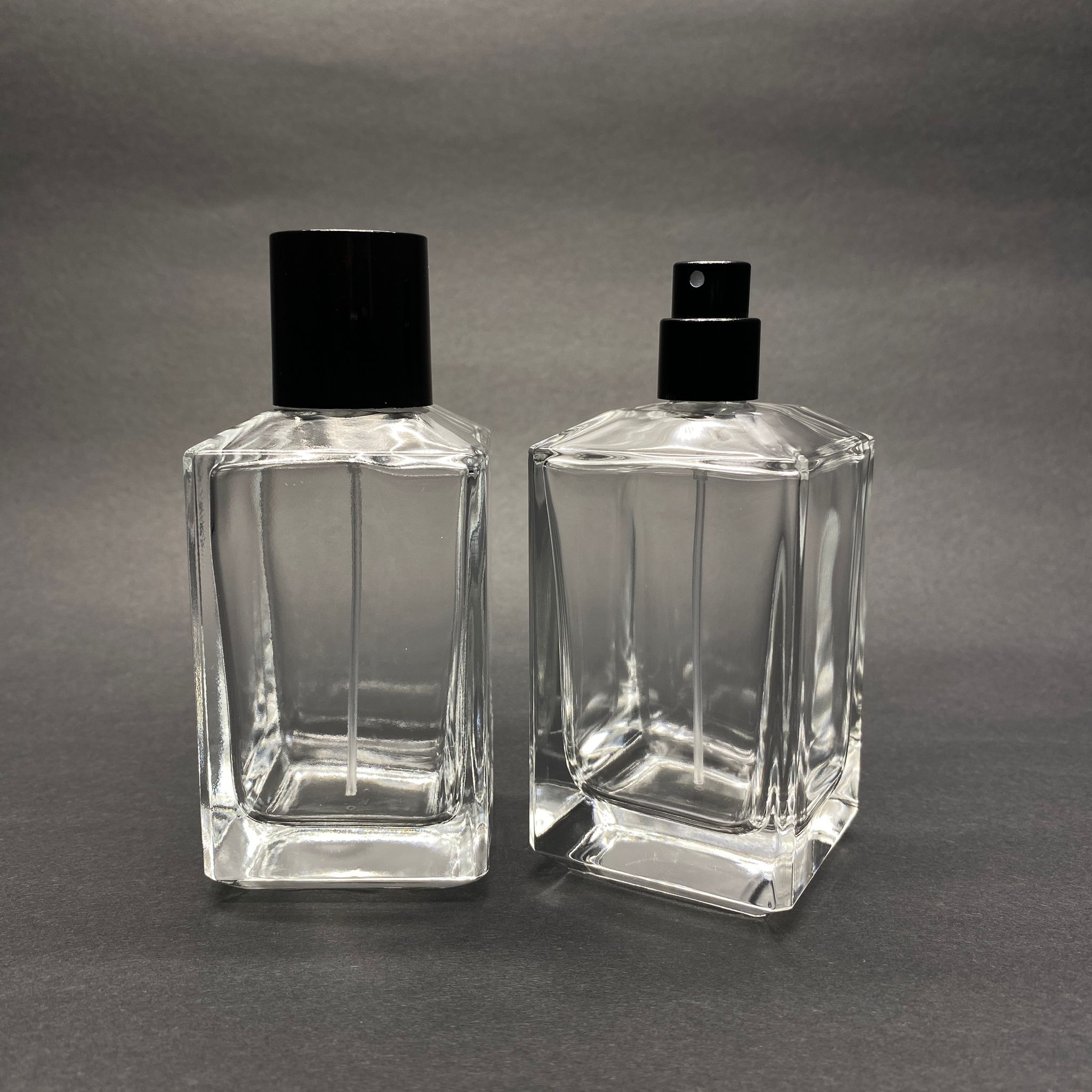 100 Ml Köşeli Konik Model Prizma Parfüm Şişesi - Siyah Metal Spreyli + Siyah Kapaklı (Ağız 15 Mm Geçme Kolay Kapama)