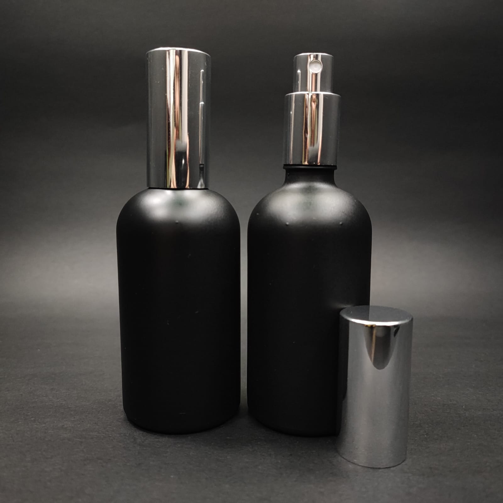 100 Ml Lüks Vidalı Valf Çevirme Parfüm Şişeleri - 100 Cc Mat Siyah Cam Şişe - Siyah Metal Spreyli Kapaklı Set