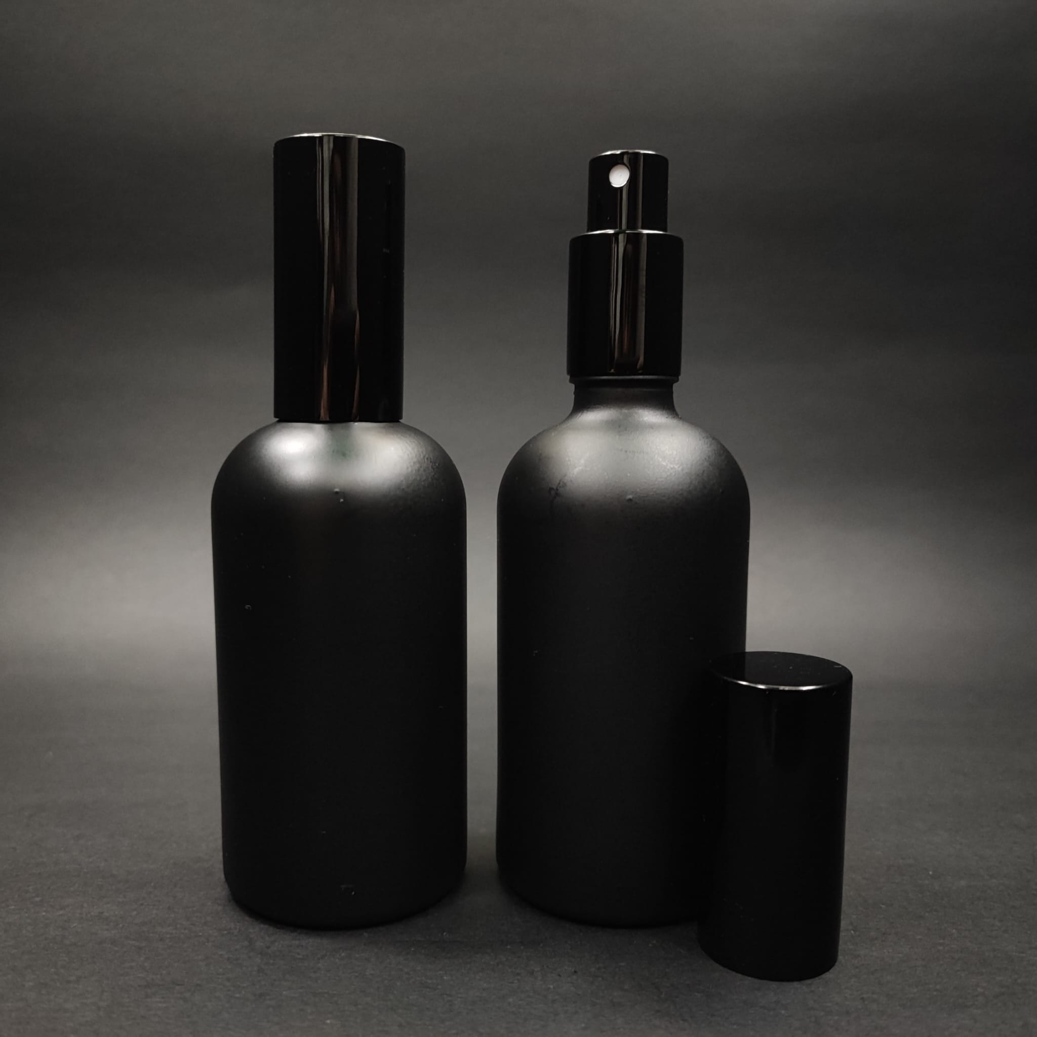 100 Ml Lüks Vidalı Valf Çevirme Parfüm Şişeleri - 100 Cc Mat Siyah Cam Şişe - Siyah Metal Spreyli Kapaklı Set