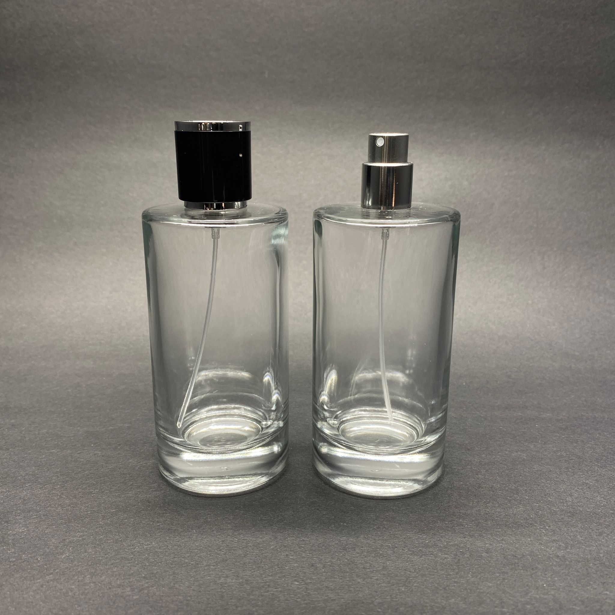 100 Ml Silindir Model Savage Parfüm Şişesi - Gümüş Metal Spreyli + Gümüş Siyah Kapaklı (Ağız 15 Mm Geçme Kolay Kapama)