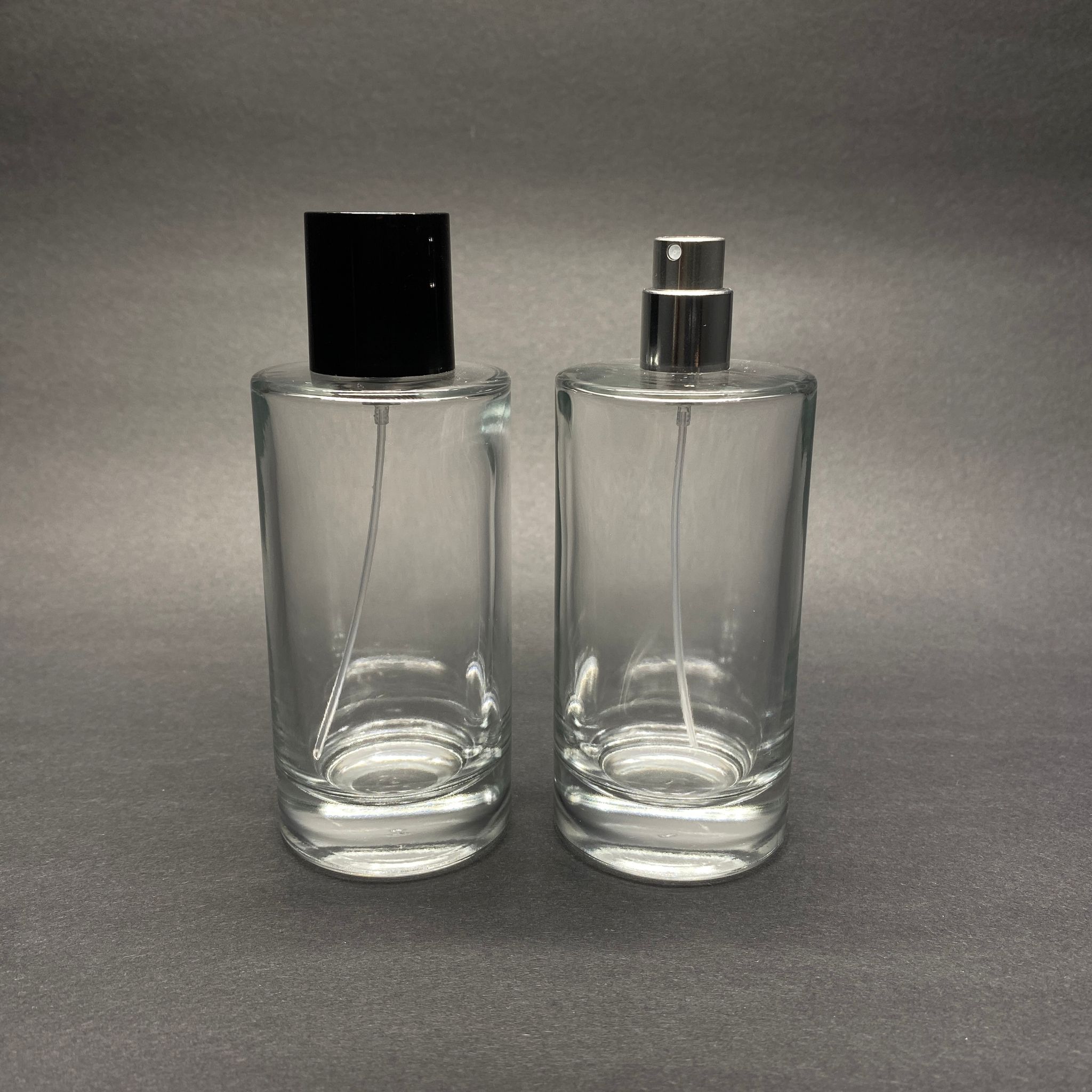 100 Ml Silindir Model Savage Parfüm Şişesi - Gümüş Metal Spreyli + Siyah Kapaklı (Ağız 15 Mm Geçme Kolay Kapama)