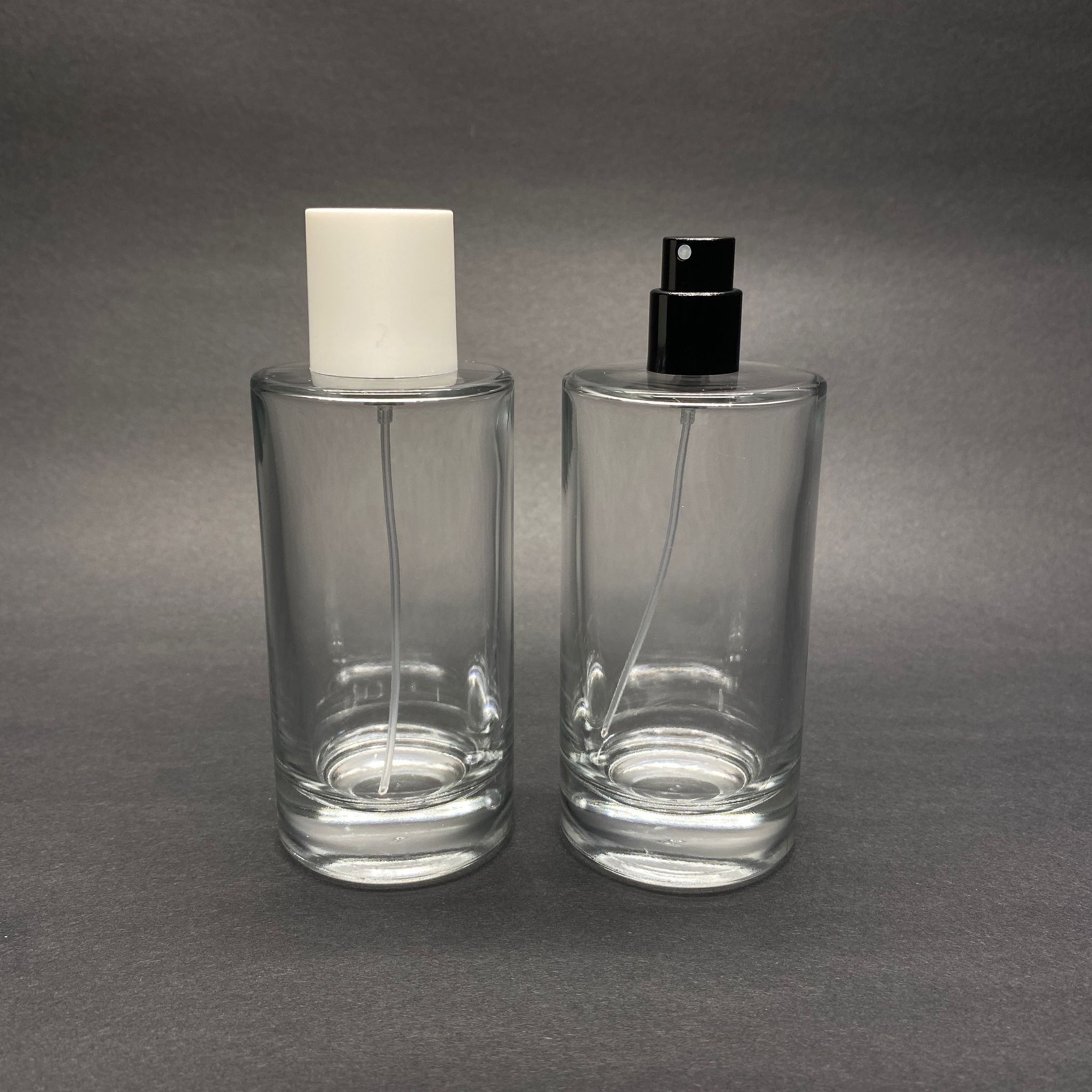 100 Ml Silindir Model Savage Parfüm Şişesi - Siyah Metal Spreyli + Beyaz Kapaklı (Ağız 15 Mm Geçme Kolay Kapama)