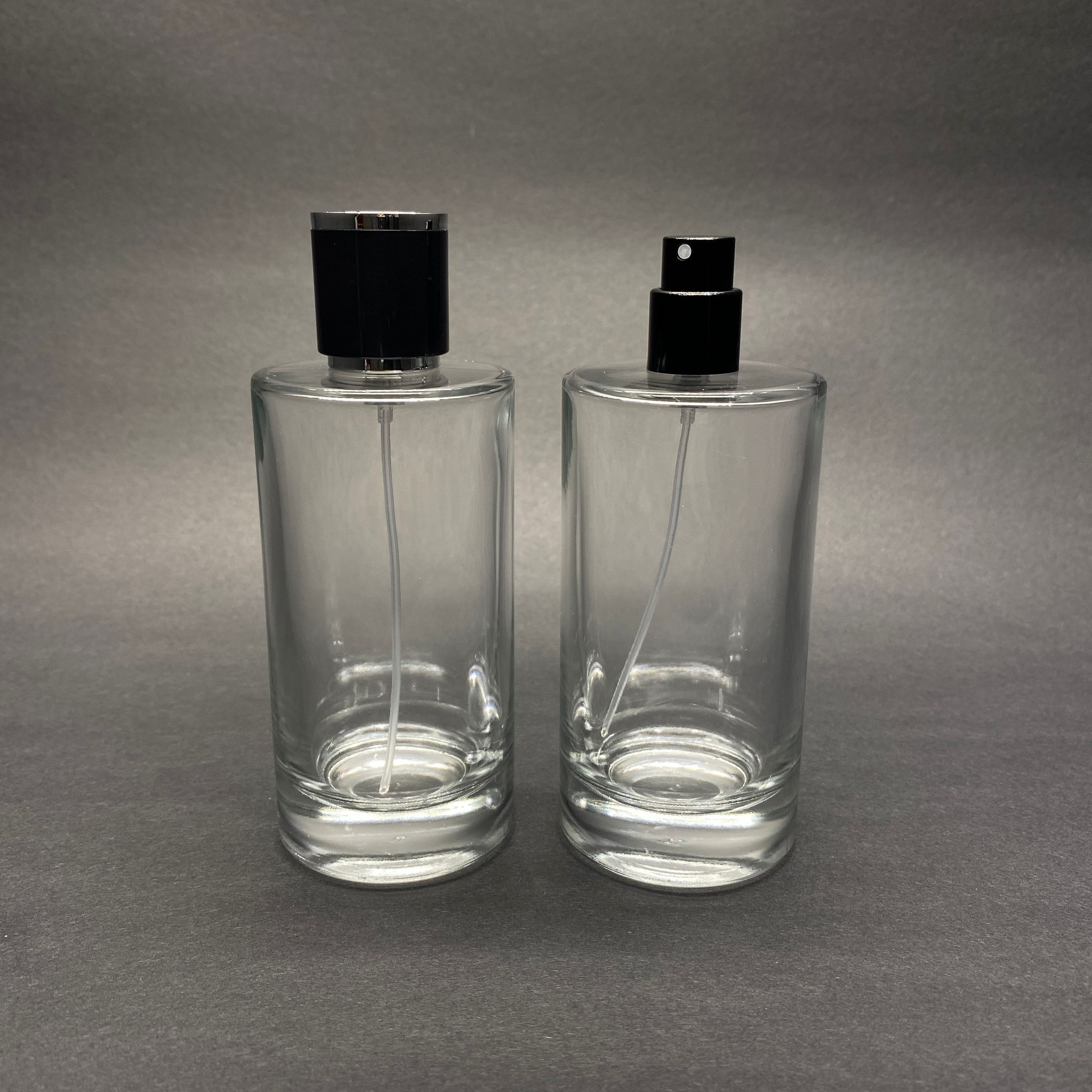 100 Ml Silindir Model Savage Parfüm Şişesi - Siyah Metal Spreyli + Gümüş Siyah Kapaklı (Ağız 15 Mm Geçme Kolay Kapama)