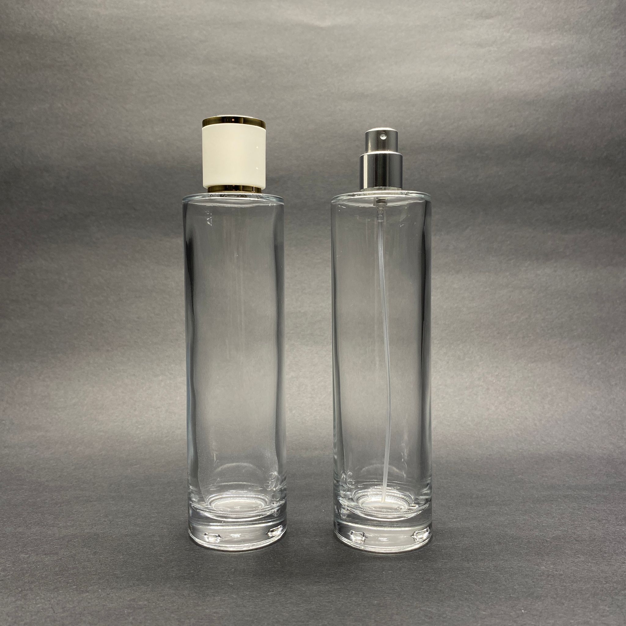 100 Ml Silindir Model Uzun Pealy Parfüm Şişesi - Gümüş Metal Spreyli + Gold Beyaz Kapaklı (Ağız 15 Mm Geçme Kolay Kapama)