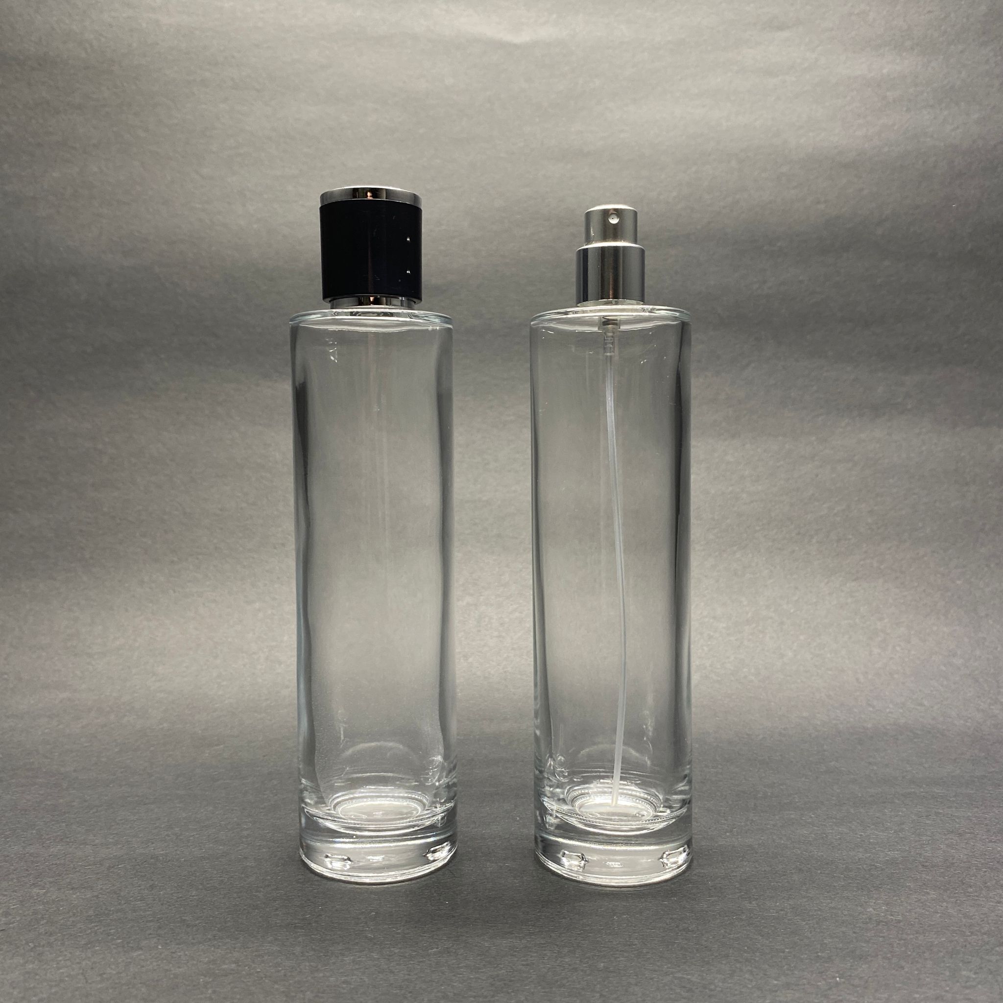 100 Ml Silindir Model Uzun Pealy Parfüm Şişesi - Gümüş Metal Spreyli + Gümüş Siyah Kapaklı (Ağız 15 Mm Geçme Kolay Kapama)