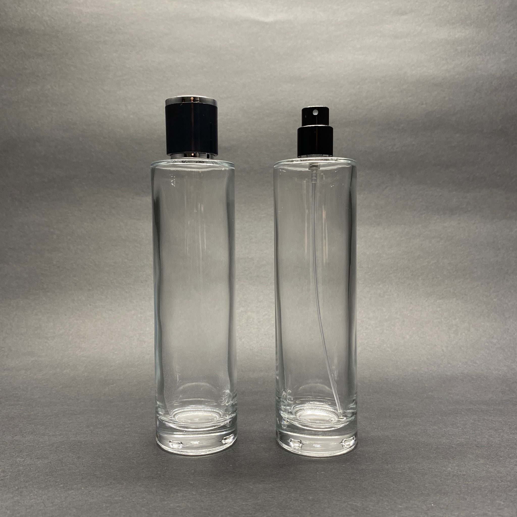 100 Ml Silindir Model Uzun Pealy Parfüm Şişesi - Siyah Metal Spreyli + Gümüş Siyah Kapaklı (Ağız 15 Mm Geçme Kolay Kapama)
