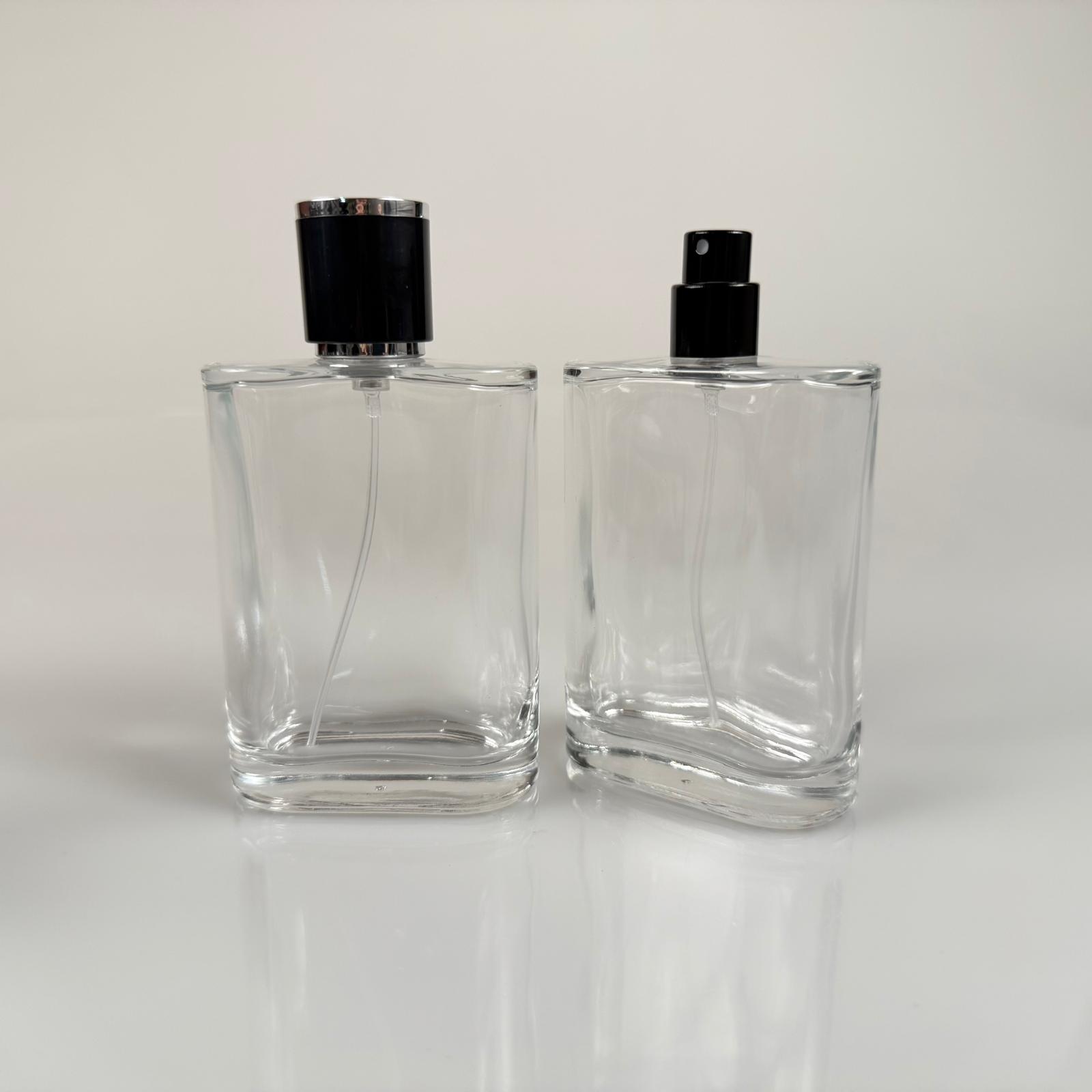 100 Ml Yassı Model Ceo Parfüm Şişesi - Siyah Metal Spreyli + Gümüş Siyah Kapaklı (Ağız 15 Mm Geçme Kolay Kapama)