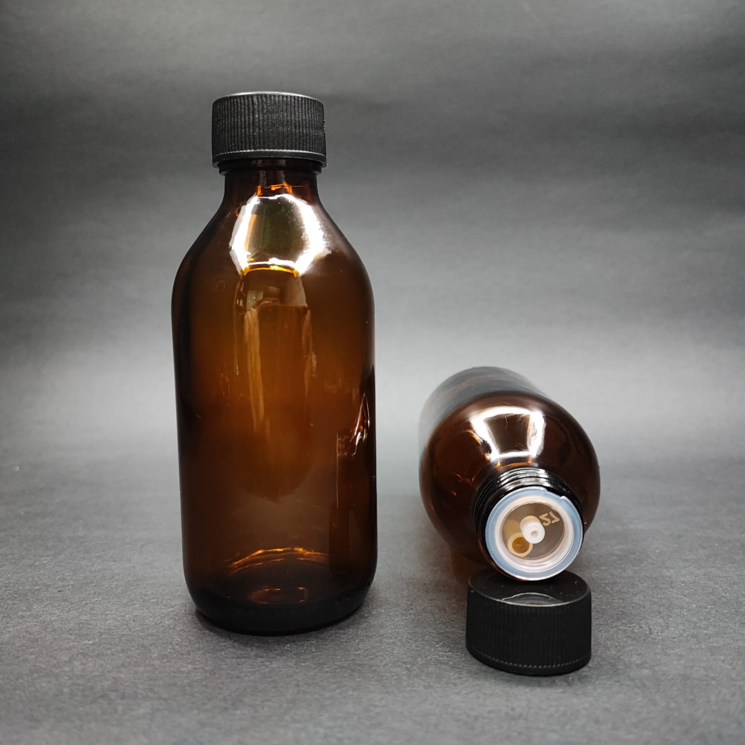 125 Ml Dolumu Kolay, Geniş Ağızlı İçten Damlalıklı Şişe (25 Mm Ağız)  - 125 Cc Siyah Contalı Kapaklı İçten Damlalıklı Cam Ecza Şişesi - Amber Kahverengi