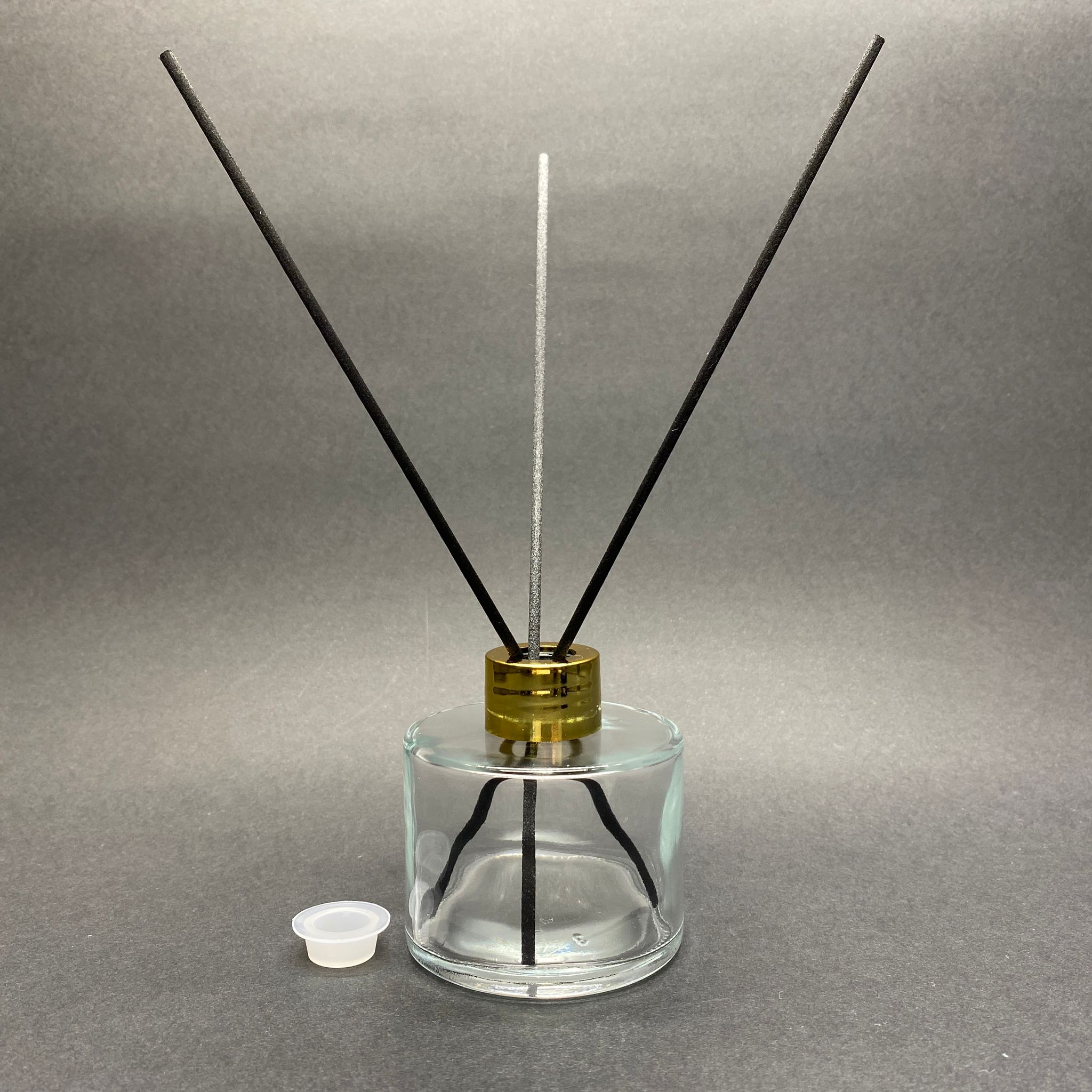 135 Cc Yuvarlak Silindir Model Cam Bambu Oda Kokusu Şişesi - 135 Ml Çubuklu Köşeli Bambu Oda Kokusu Şişesi - Difüzör Şişe- Cam Şişe + Gold Kapak + Tıpa + 3 Adet Fiber Siyah Bambu Çubuk