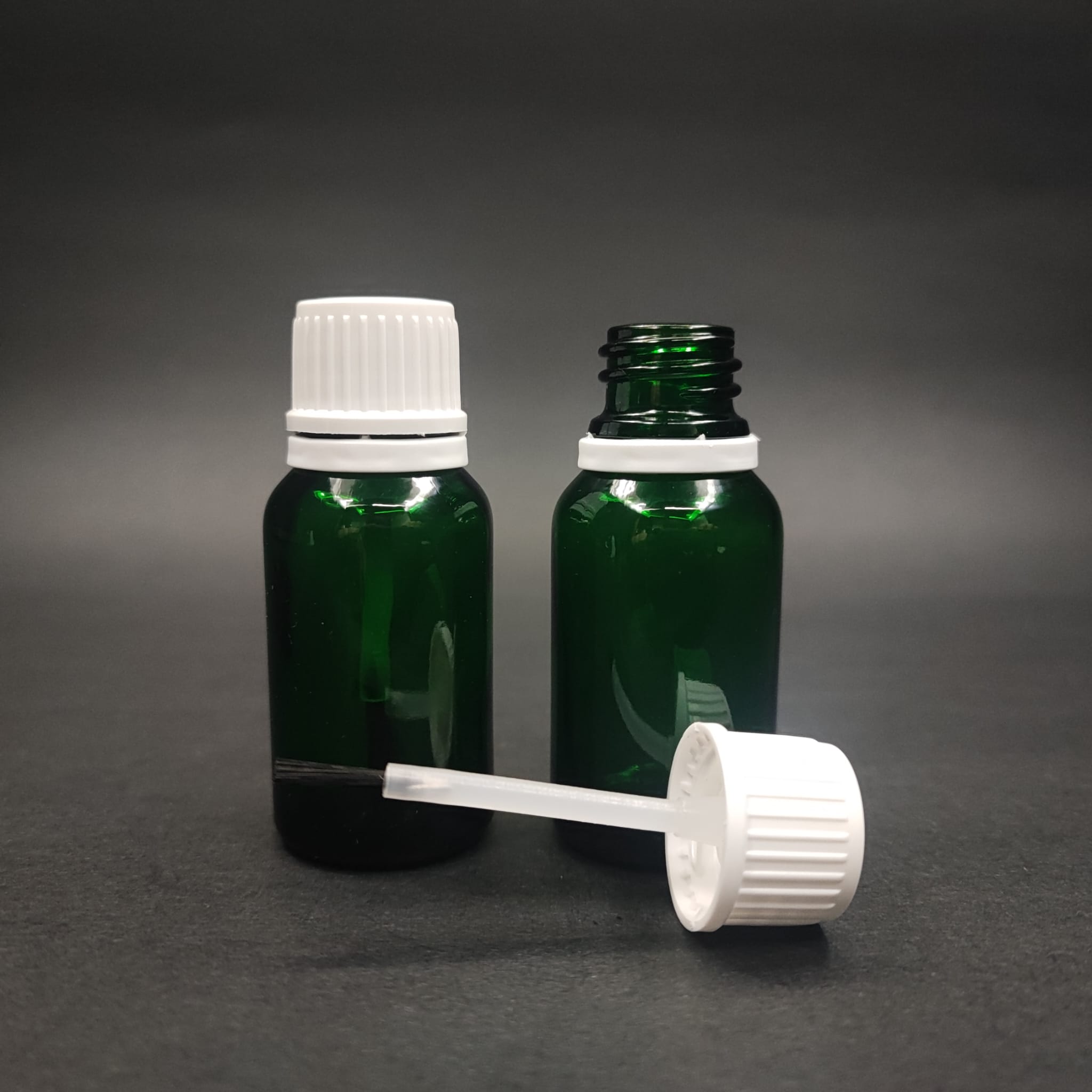 15 Cc Fırçalı Yeşil Cam Şişe - 15 Ml Kapaklı Fırçalı Cam Şişe - Cam Oje Şişesi Fırçalı Beyaz Kapaklı Takım - Boş Oje Şişesi, Fırçalı Şişe, Otomotiv Ve Mobilya İçin Rötüş Boya Şişesi