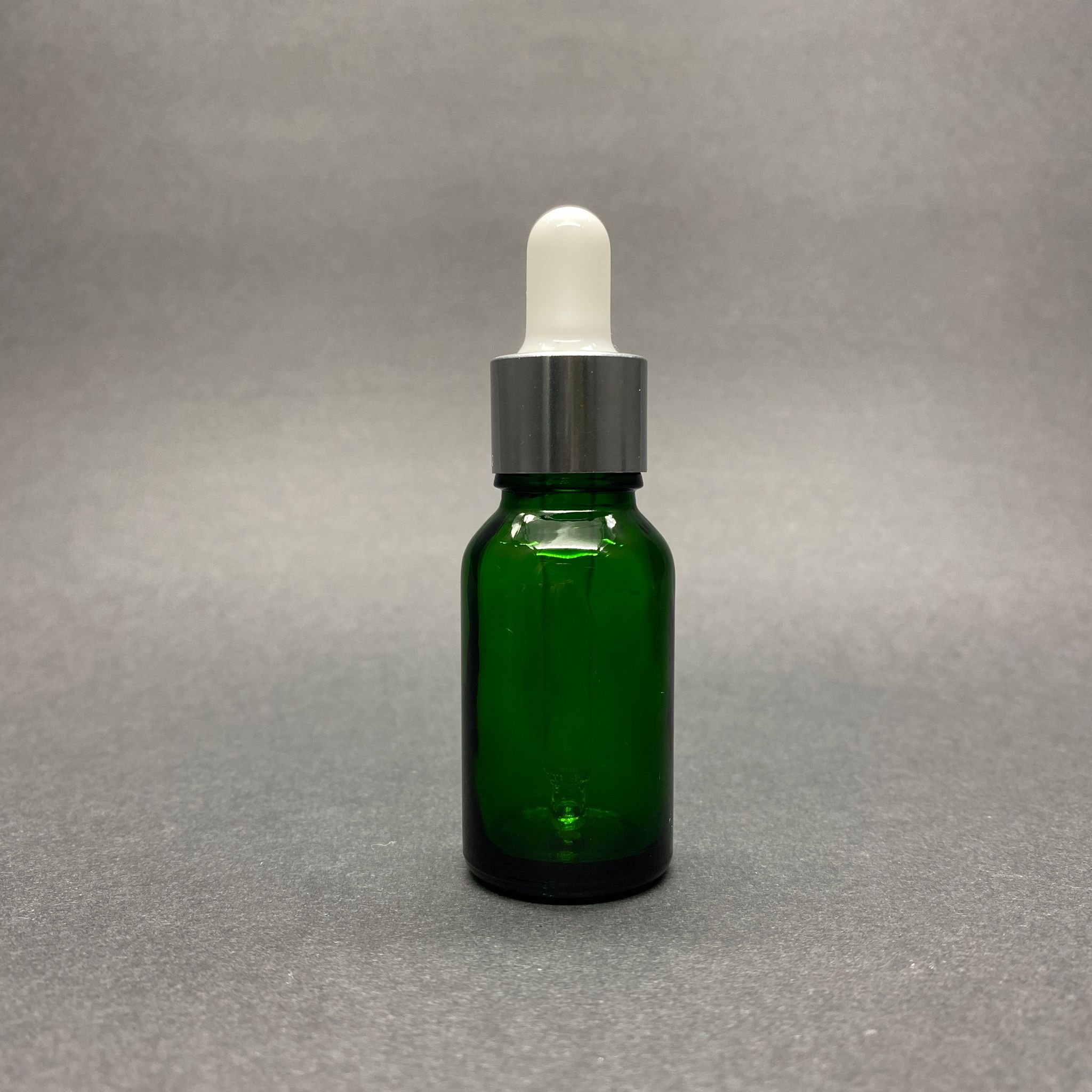 15 Cc Yeşil Cam Damlalıklı Şişe (Beyaz Emzik + Gümüş Metal Delikli Kapak + Cam Pipet) 15 Ml Cam Damlalıklı Yeşil Şişe