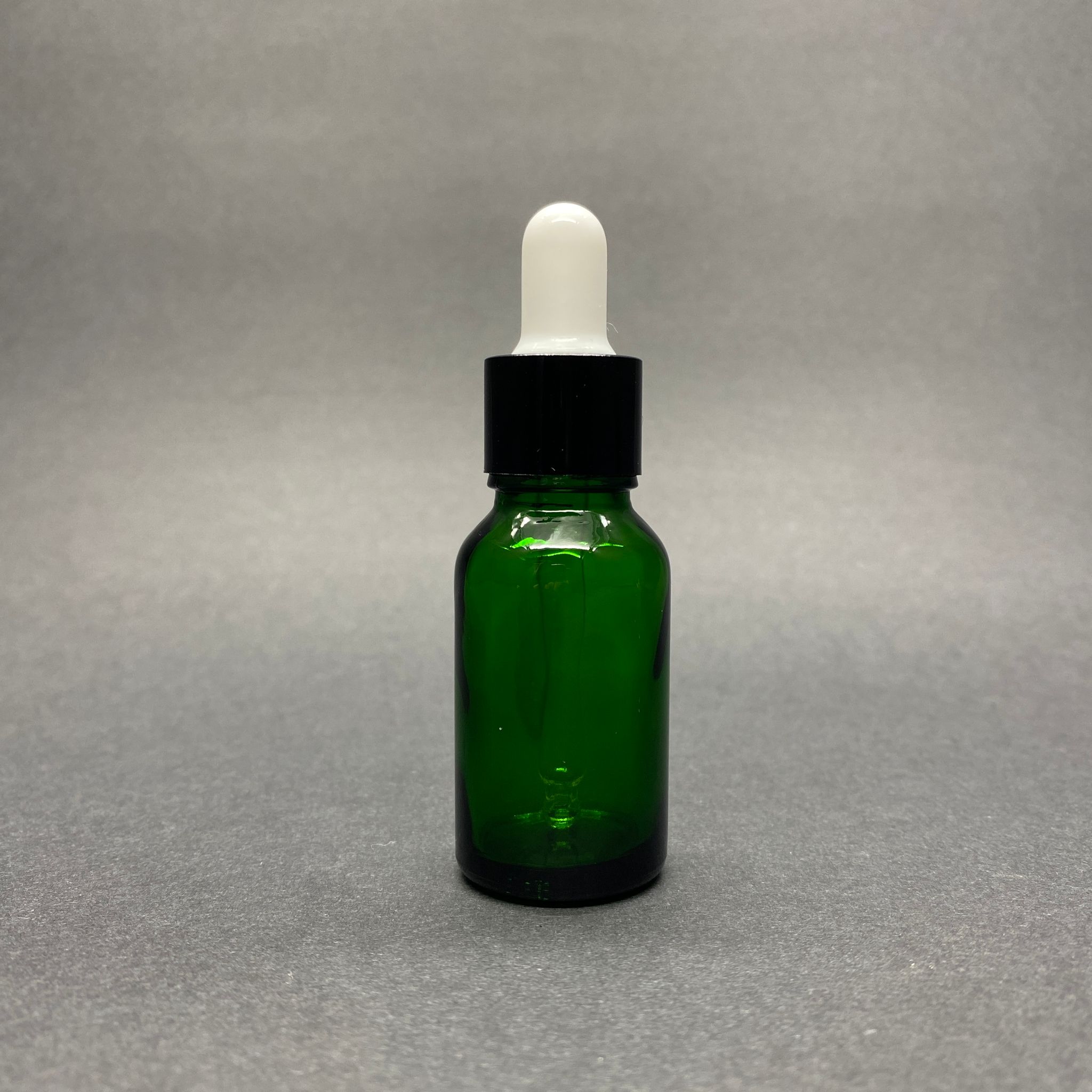 15 Cc Yeşil Cam Damlalıklı Şişe (Beyaz Emzik + Siyah Metal Delikli Kapak + Cam Pipet) 15 Ml Cam Damlalıklı Yeşil Şişe