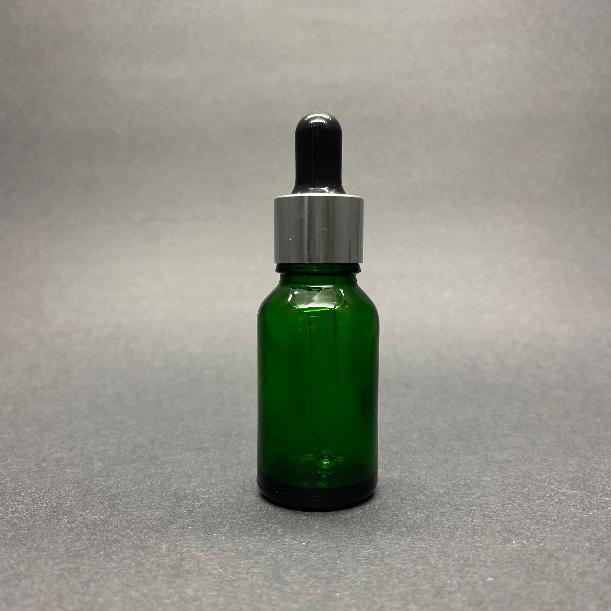 15 Cc Yeşil Cam Damlalıklı Şişe (Siyah Emzik + Gümüş Metal Delikli Kapak + Cam Pipet) 15 Ml Cam Damlalıklı Yeşil Şişe