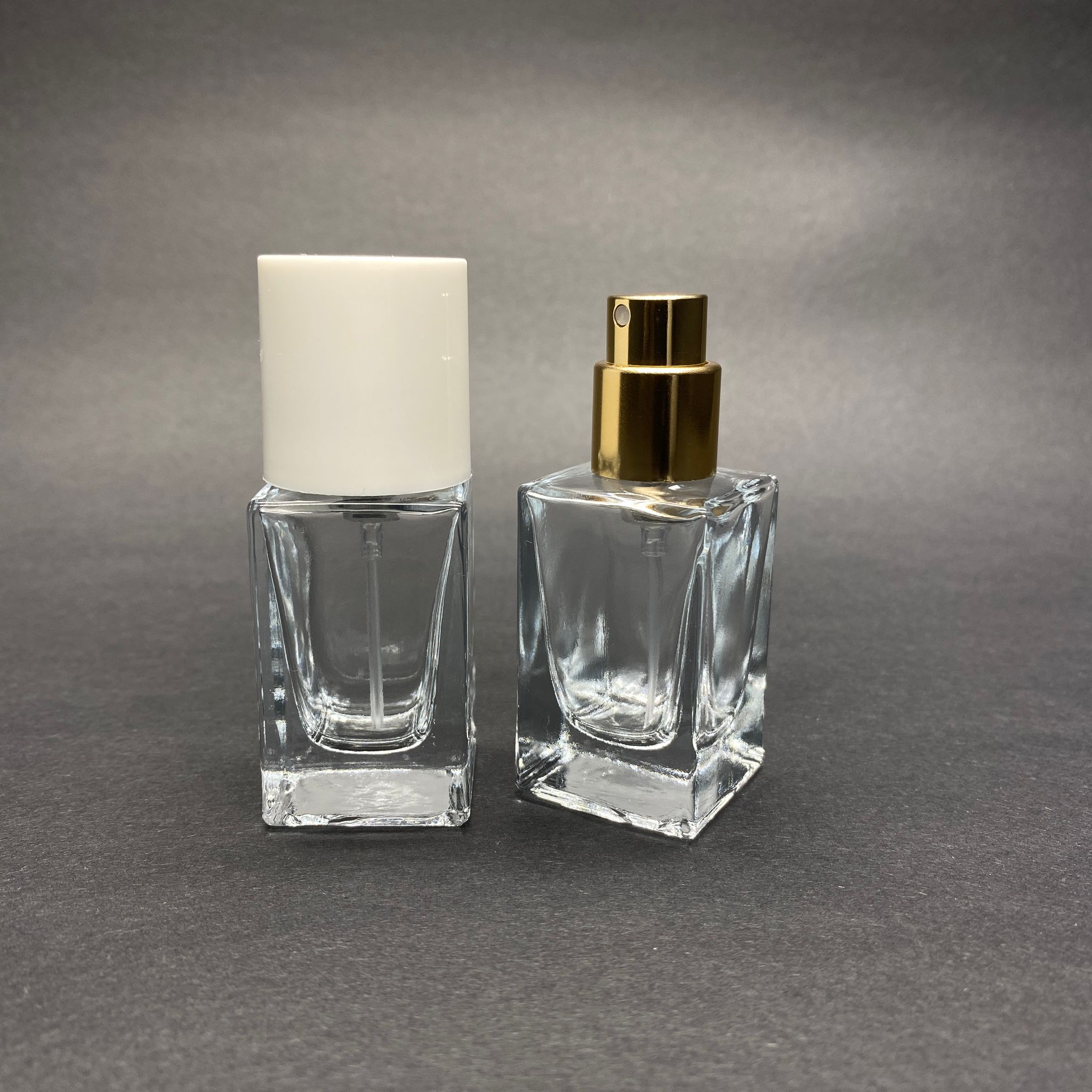 15 Ml Kare Model Bloom Parfüm Şişesi - Gold Metal Spreyli + Beyaz Kapaklı (Ağız 15 Mm Geçme Kolay Kapama)