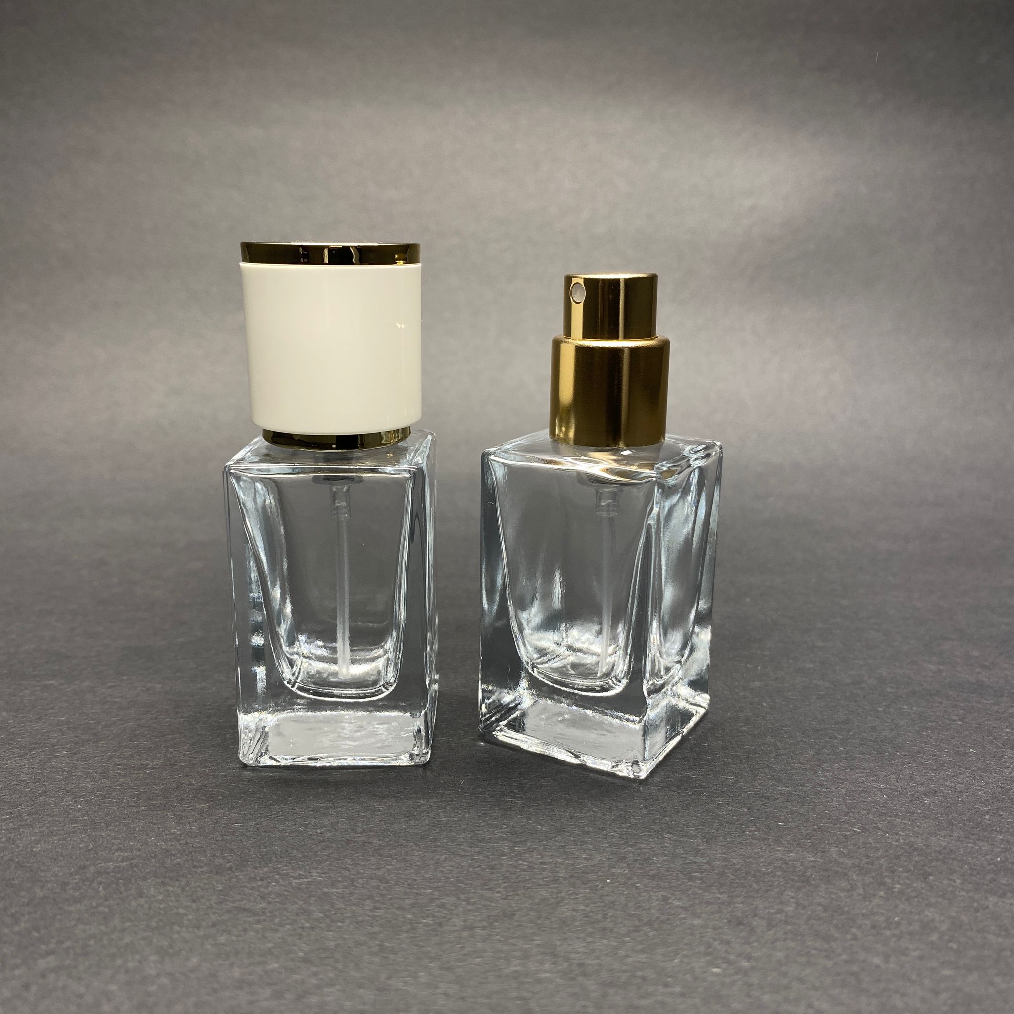 15 Ml Kare Model Bloom Parfüm Şişesi - Gold Metal Spreyli + Gold Beyaz Kapaklı (Ağız 15 Mm Geçme Kolay Kapama)