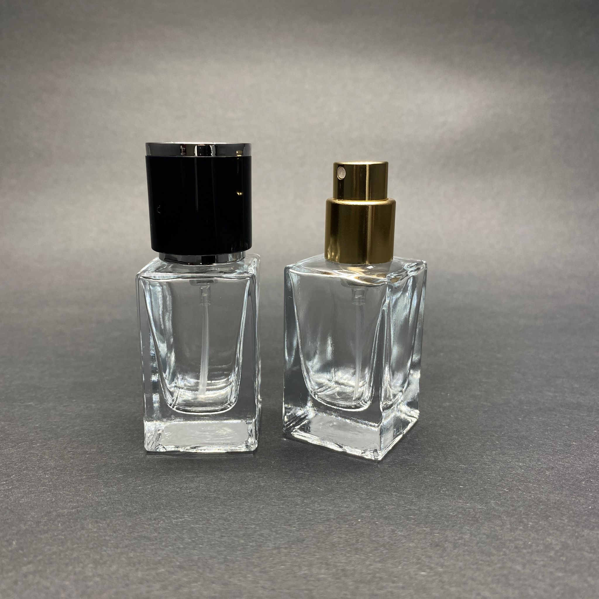 15 Ml Kare Model Bloom Parfüm Şişesi - Gold Metal Spreyli + Gümüş Siyah Kapaklı (Ağız 15 Mm Geçme Kolay Kapama)