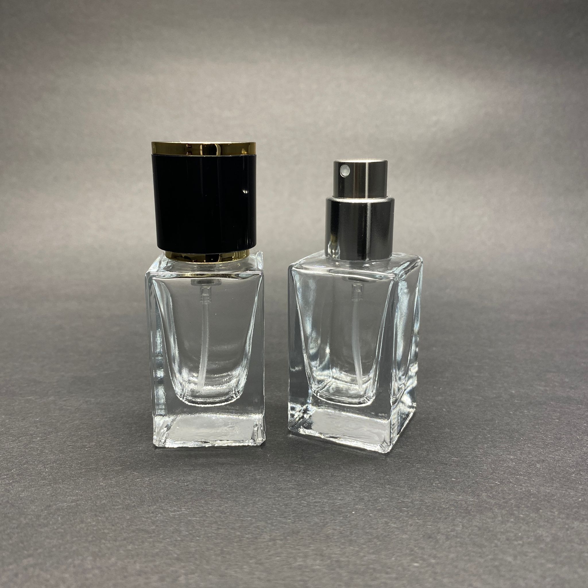15 Ml Kare Model Bloom Parfüm Şişesi - Gümüş Metal Spreyli + Gold Siyah Kapaklı (Ağız 15 Mm Geçme Kolay Kapama)