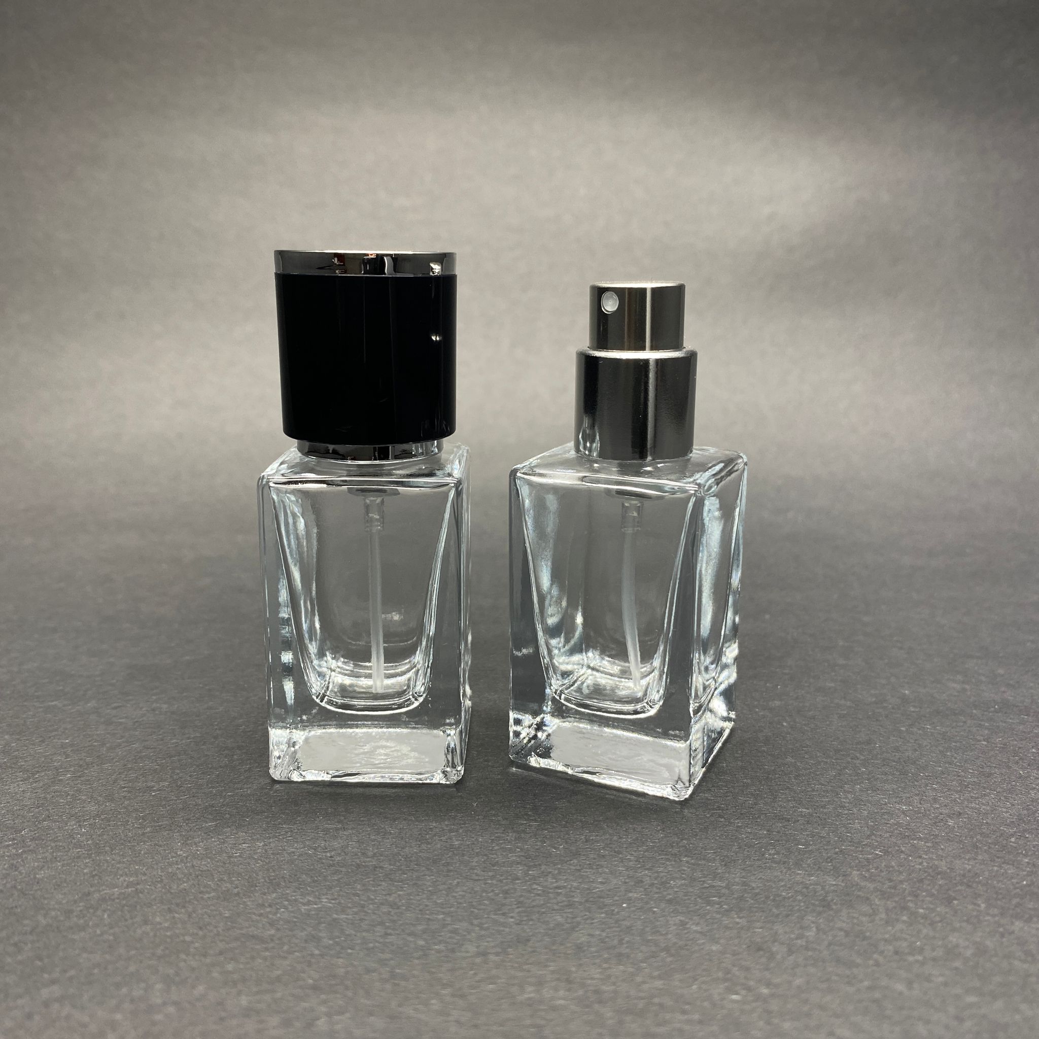 15 Ml Kare Model Bloom Parfüm Şişesi - Gümüş Metal Spreyli + Gümüş Siyah Kapaklı (Ağız 15 Mm Geçme Kolay Kapama)