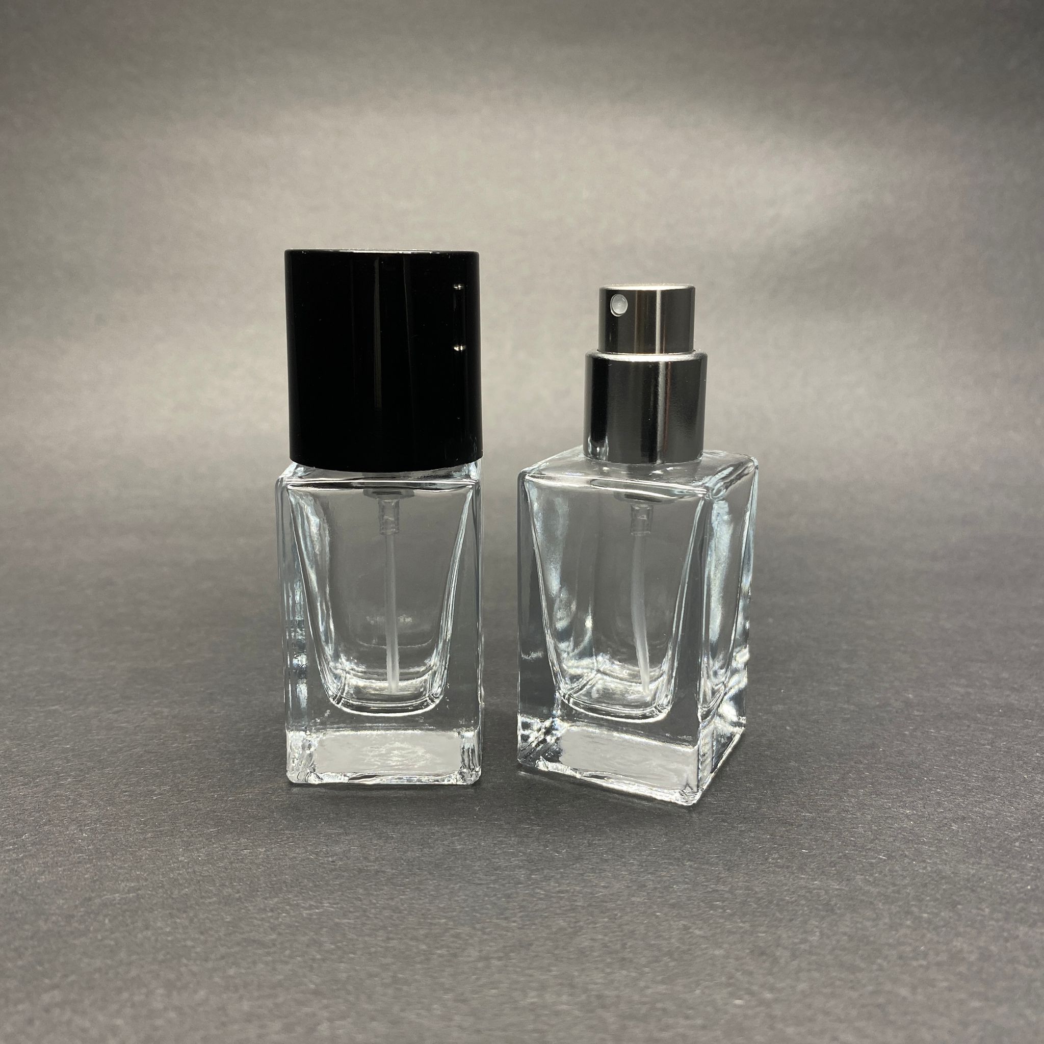 15 Ml Kare Model Bloom Parfüm Şişesi - Gümüş Metal Spreyli + Siyah Kapaklı (Ağız 15 Mm Geçme Kolay Kapama)
