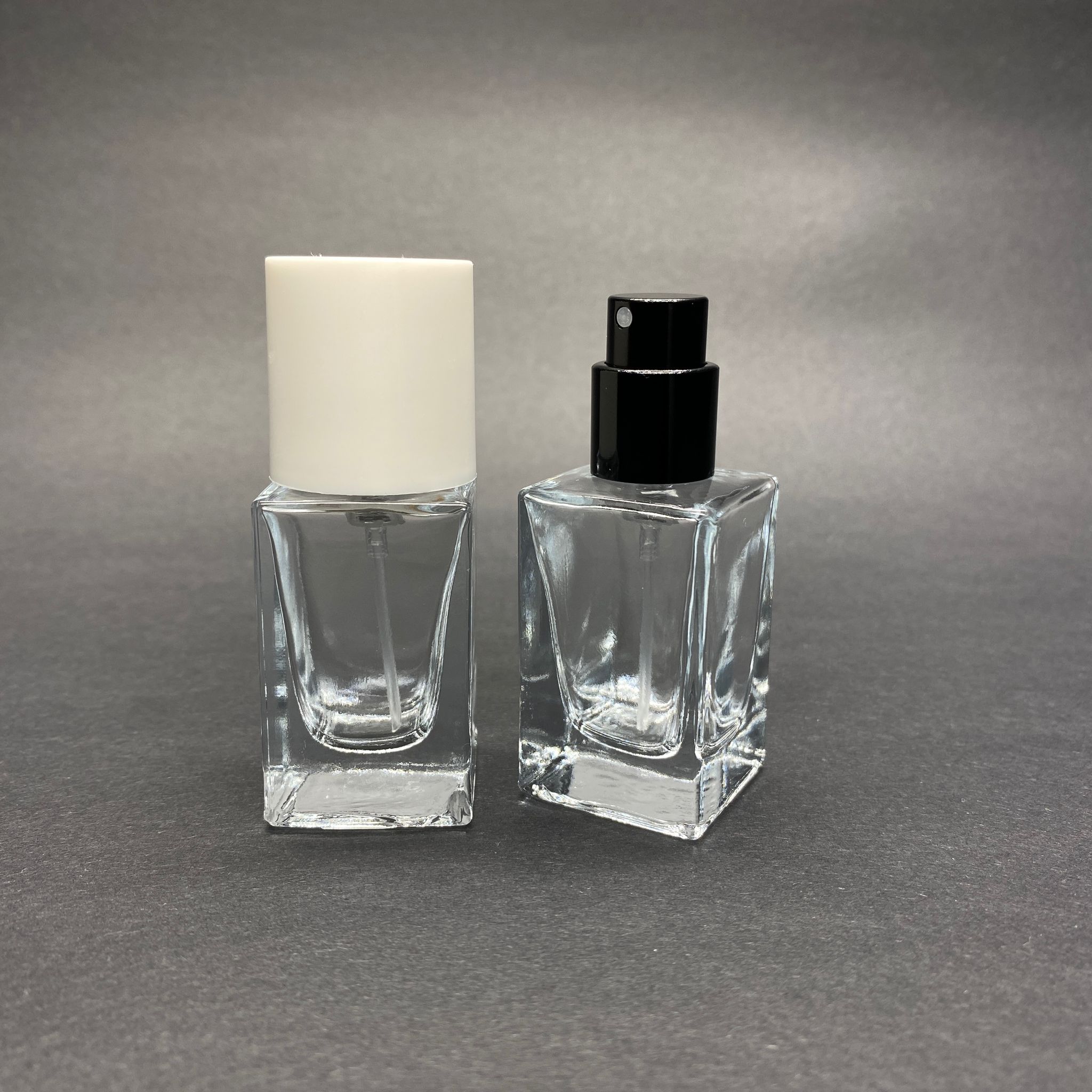 15 Ml Kare Model Bloom Parfüm Şişesi - Siyah Metal Spreyli + Beyaz Kapaklı (Ağız 15 Mm Geçme Kolay Kapama)
