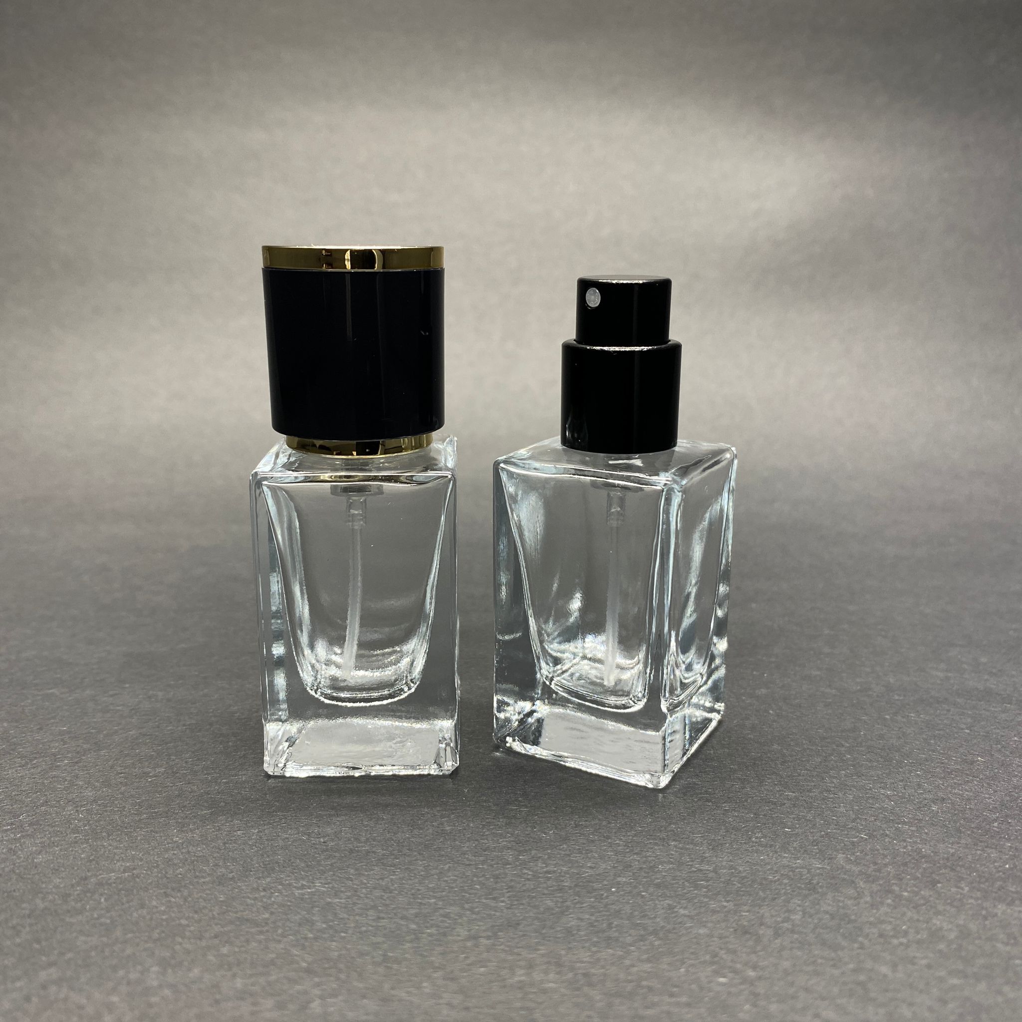 15 Ml Kare Model Bloom Parfüm Şişesi - Siyah Metal Spreyli + Gold Siyah Kapaklı (Ağız 15 Mm Geçme Kolay Kapama)