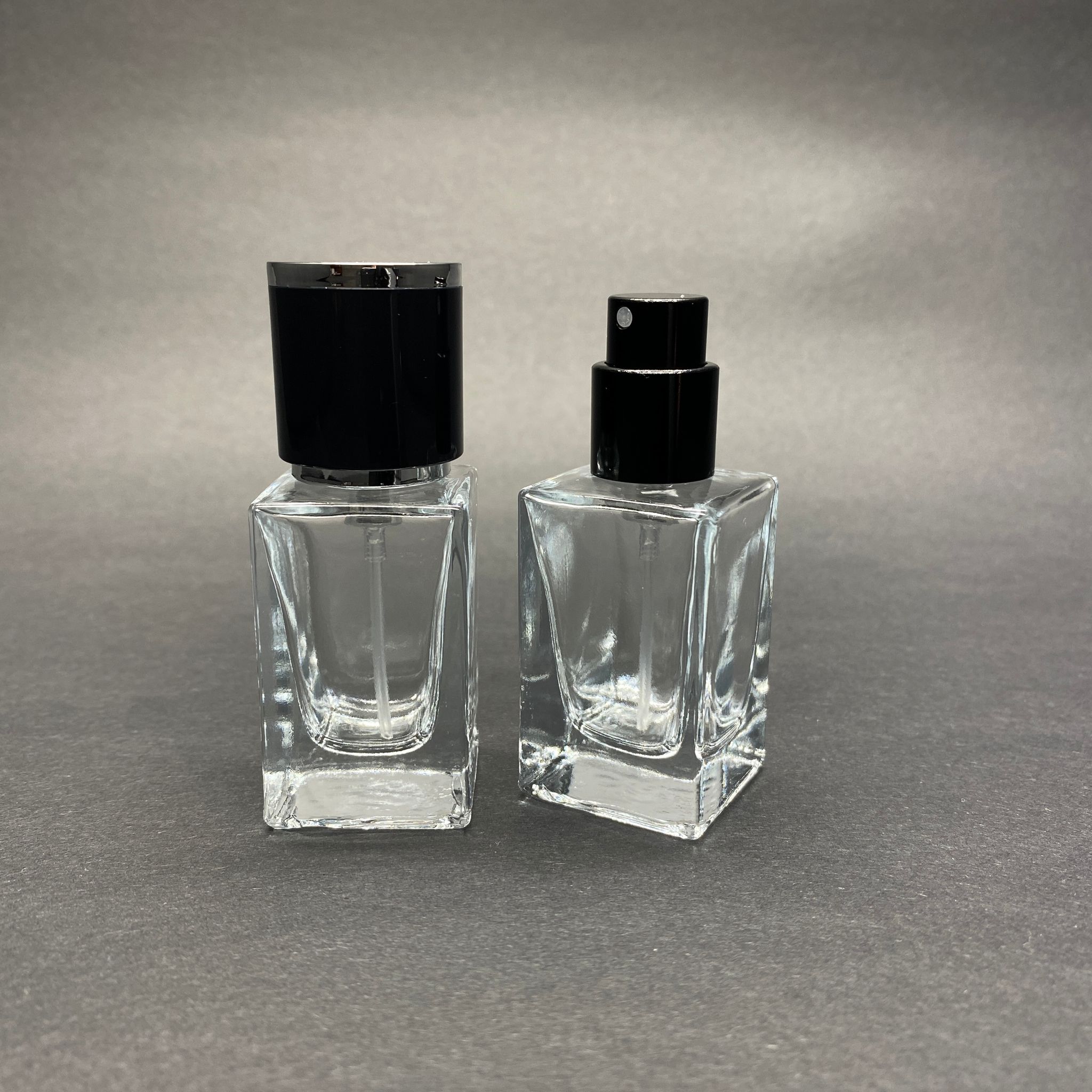 15 Ml Kare Model Bloom Parfüm Şişesi - Siyah Metal Spreyli + Gümüş Siyah Kapaklı (Ağız 15 Mm Geçme Kolay Kapama)
