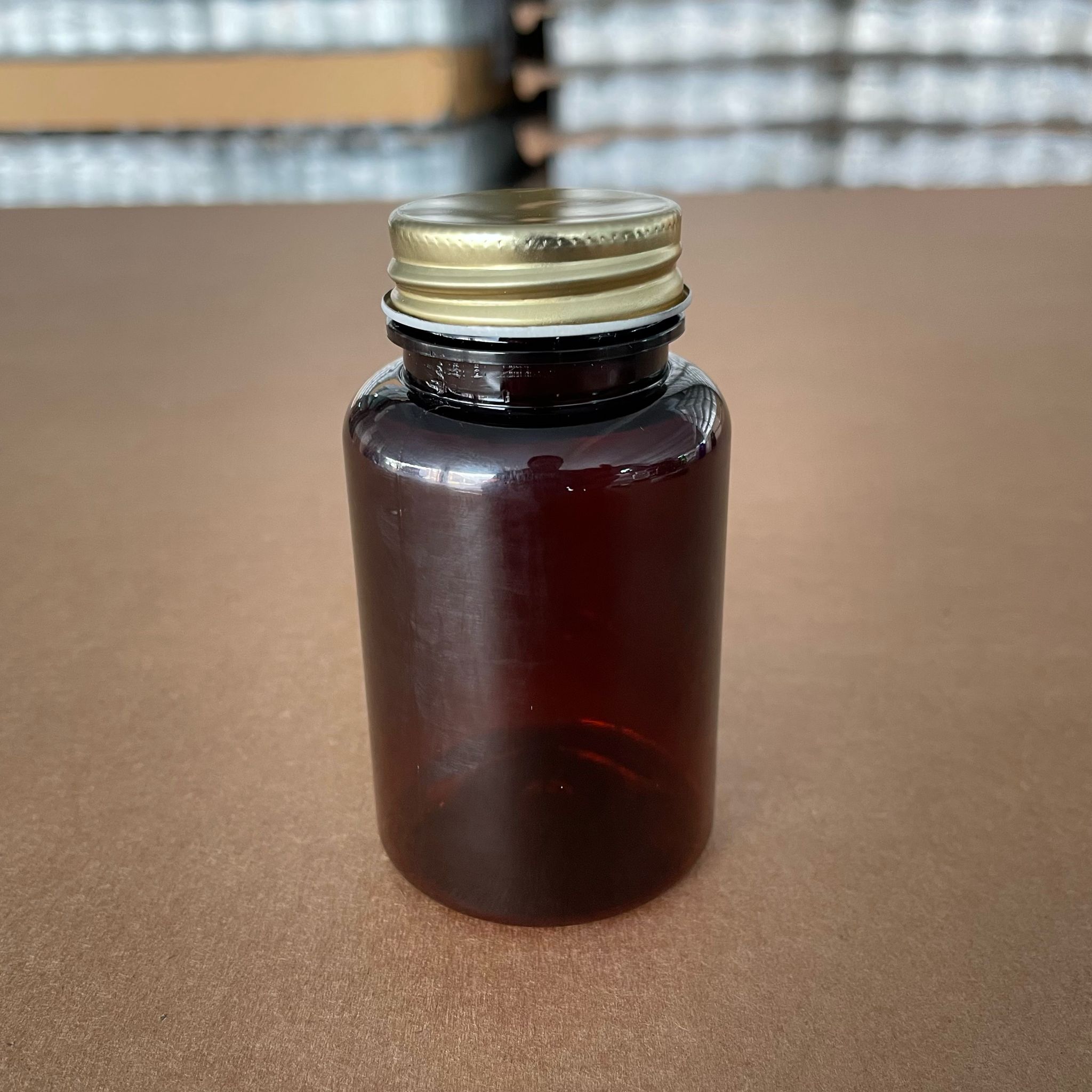 150 Cc Amber Pet Tablet Şişesi - Gold Metal Kapaklı - 150 Ml Kapsül Kutusu - İlaç Şişesi - Medikal Hap Şişesi - Farmasötik Kavanoz