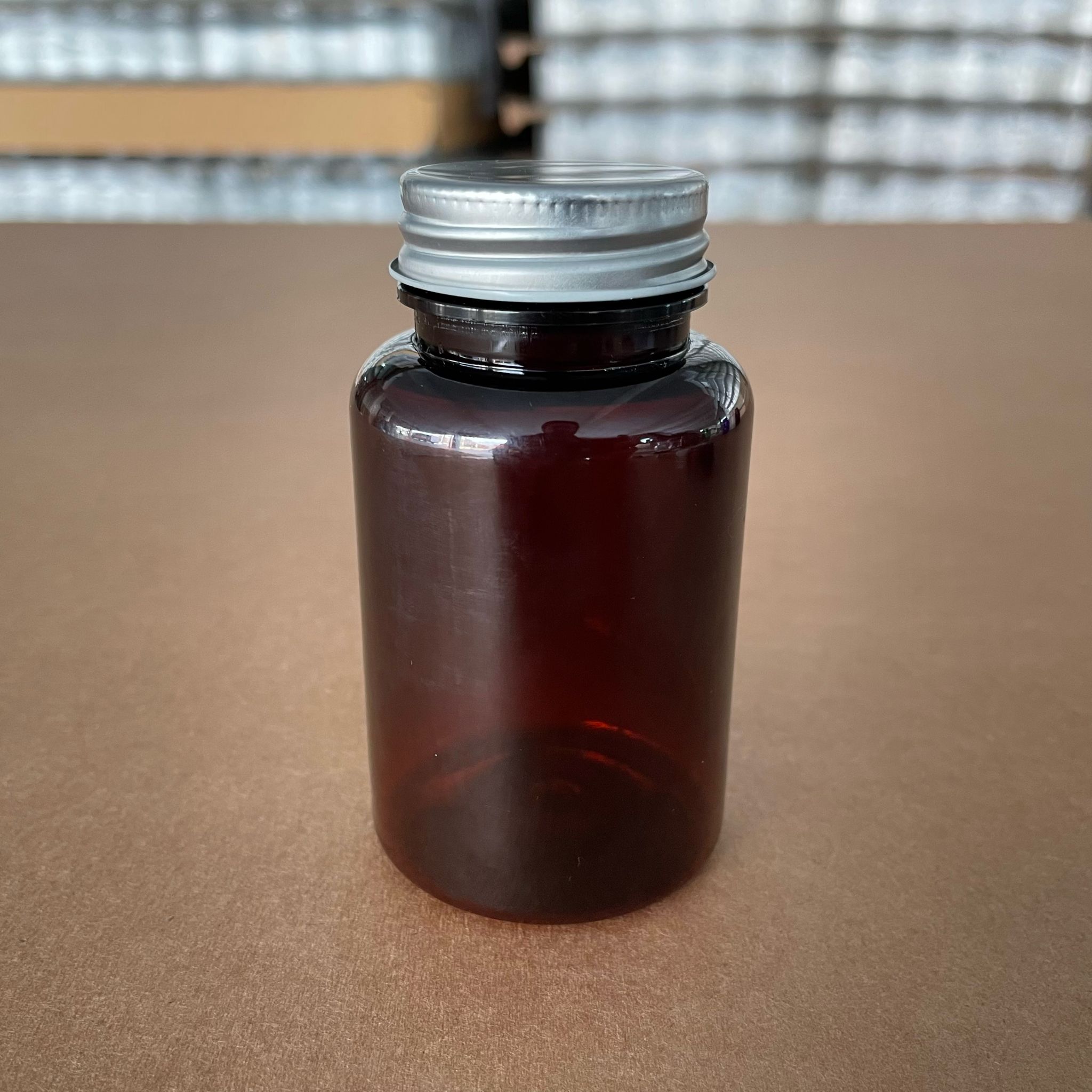 150 Cc Amber Pet Tablet Şişesi - Gümüş Metal Kapaklı - 150 Ml Kapsül Kutusu - İlaç Şişesi - Medikal Hap Şişesi - Farmasötik Kavanoz