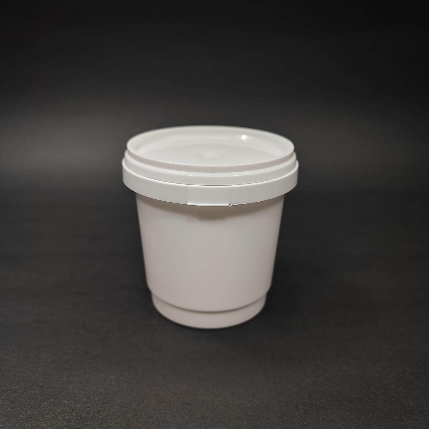 150 Cc Plastik Kova - Beyaz- 150 Ml Gıdaya Uygun Sızdırmaz Kilitli Kapaklı Kova - Yoğurt Kovası, Numune Kovası, Oyun Hamuru Kutusu, Tatlı Kasesi , Dondurma Kutusu , Krem Kutusu , Vazelin Kutusu Vb Alanlarda Kullanılabilir.