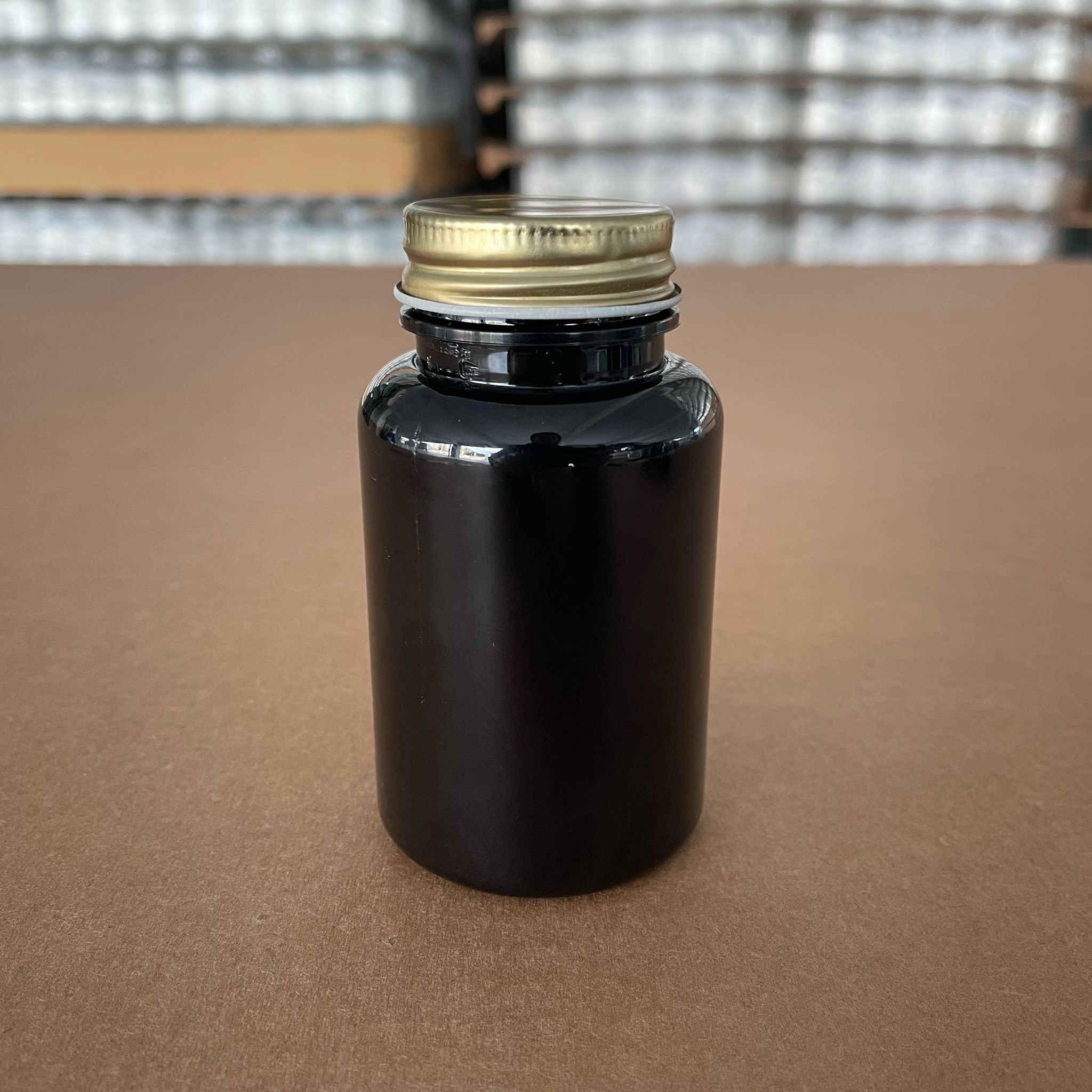 150 Cc Siyah Pet Tablet Şişesi - Gold Metal Kapaklı - 150 Ml Kapsül Kutusu - İlaç Şişesi - Medikal Hap Şişesi - Farmasötik Kavanoz