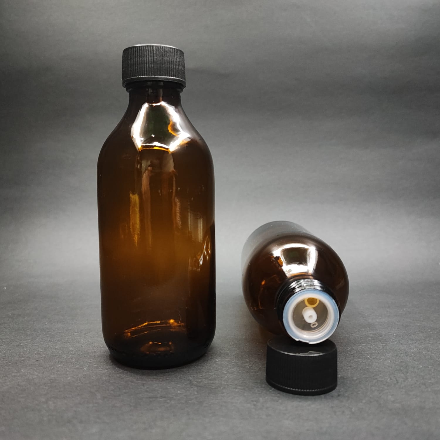 150 Ml Dolumu Kolay, Geniş Ağızlı İçten Damlalıklı Şişe (25 Mm Ağız)  - 150 Cc Siyah Contalı Kapaklı İçten Damlalıklı Cam Ecza Şişesi - Amber Kahverengi