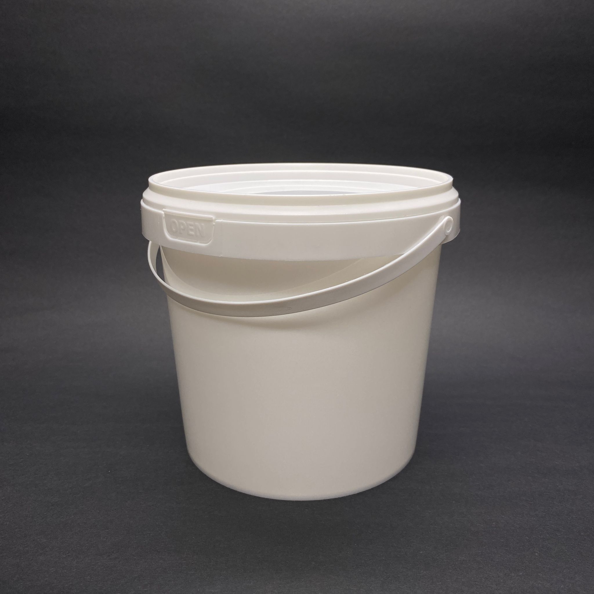 1500 Cc Plastik Kova - Beyaz - 1500 Ml Saplı Gıdaya Uygun Sızdırmaz Kilitli Kapaklı Kova - Yoğurt Kovası, Boya Kovası, Tahin Pekmez Kovası, Zeytin Kovası Vb Alanlarda Kullanılabilir.