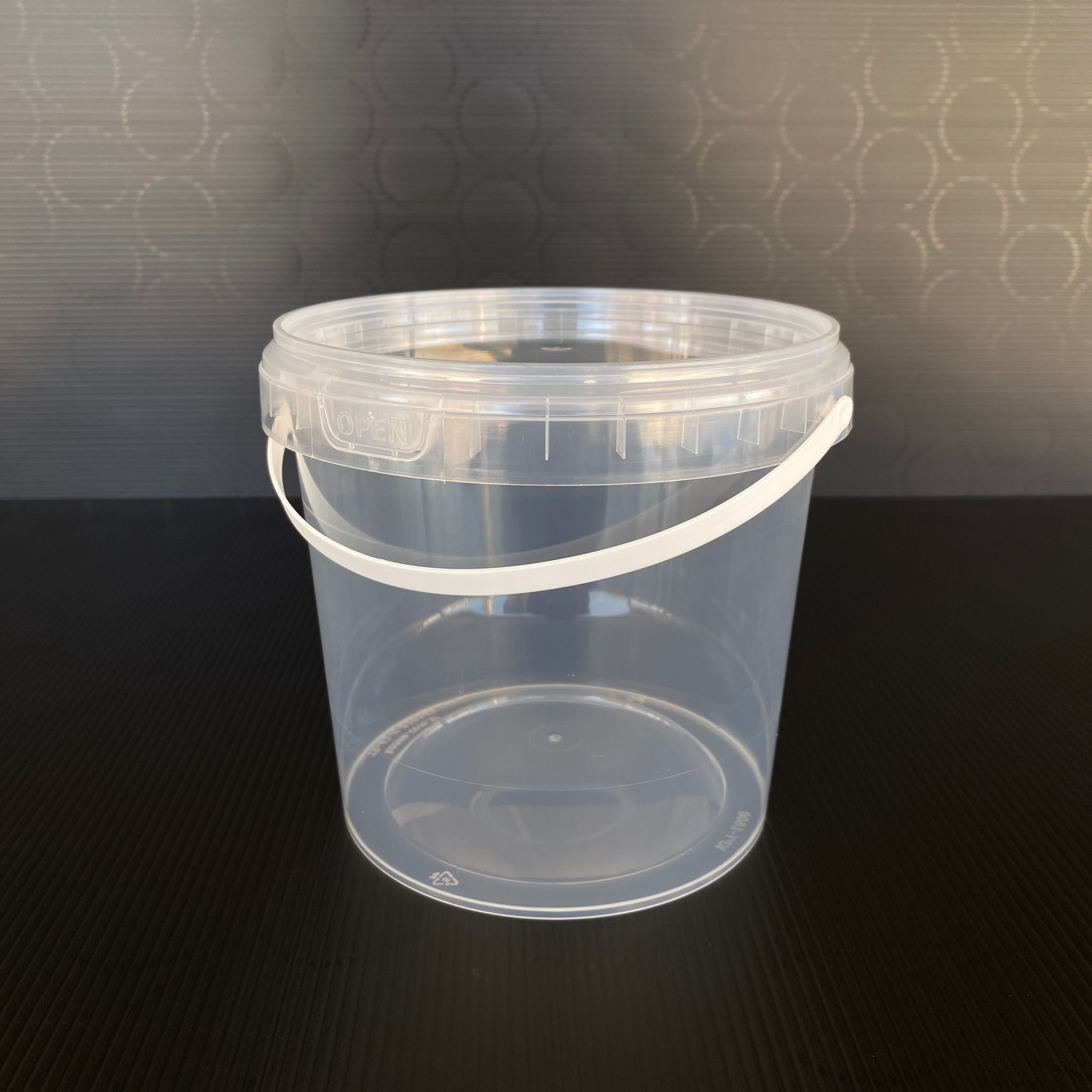 1500 Cc Plastik Kova - Şeffaf - 1500 Ml Saplı Gıdaya Uygun Sızdırmaz Kilitli Kapaklı Kova - Yoğurt Kovası, Boya Kovası, Tahin Pekmez Kovası, Zeytin Kovası Vb Alanlarda Kullanılabilir.