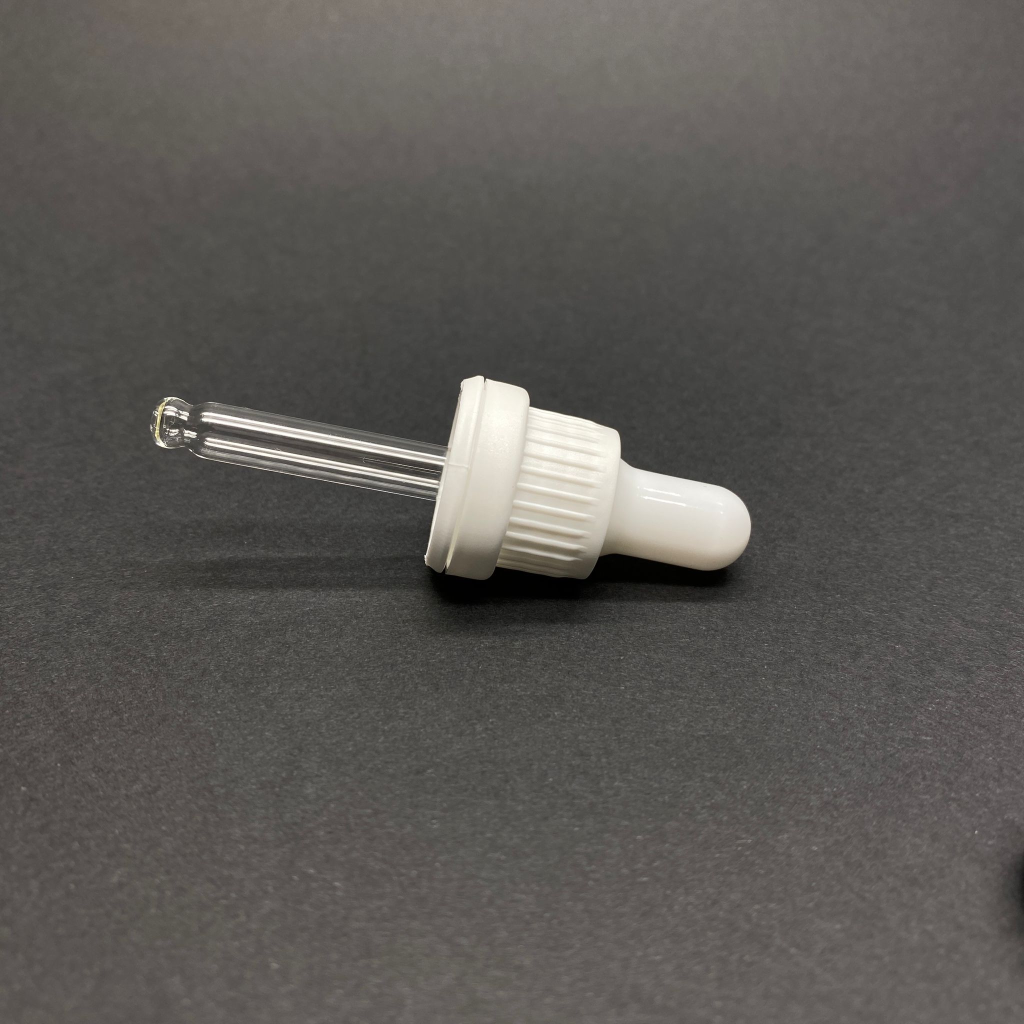 18 Mm Cam Damlalık Takım - Parlak Beyaz Emzik+Delikli Beyaz Kilitli Plastik Kapak+Cam Pipet - 10 Cc Dropper Şişeler İçin