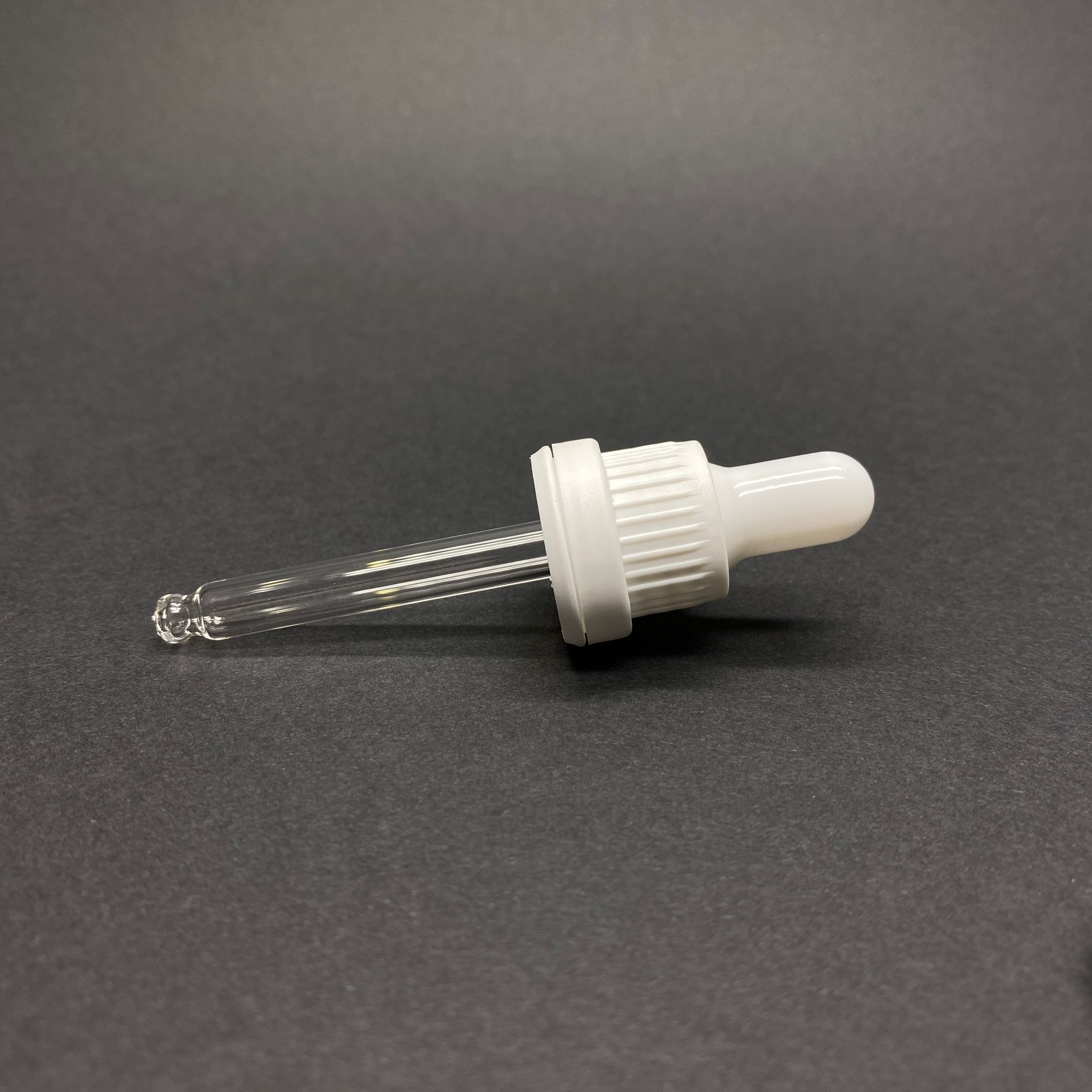 18 Mm Cam Damlalık Takım - Parlak Beyaz Emzik+Delikli Beyaz Kilitli Plastik Kapak+Cam Pipet - 20 Cc Dropper Şişeler İçin