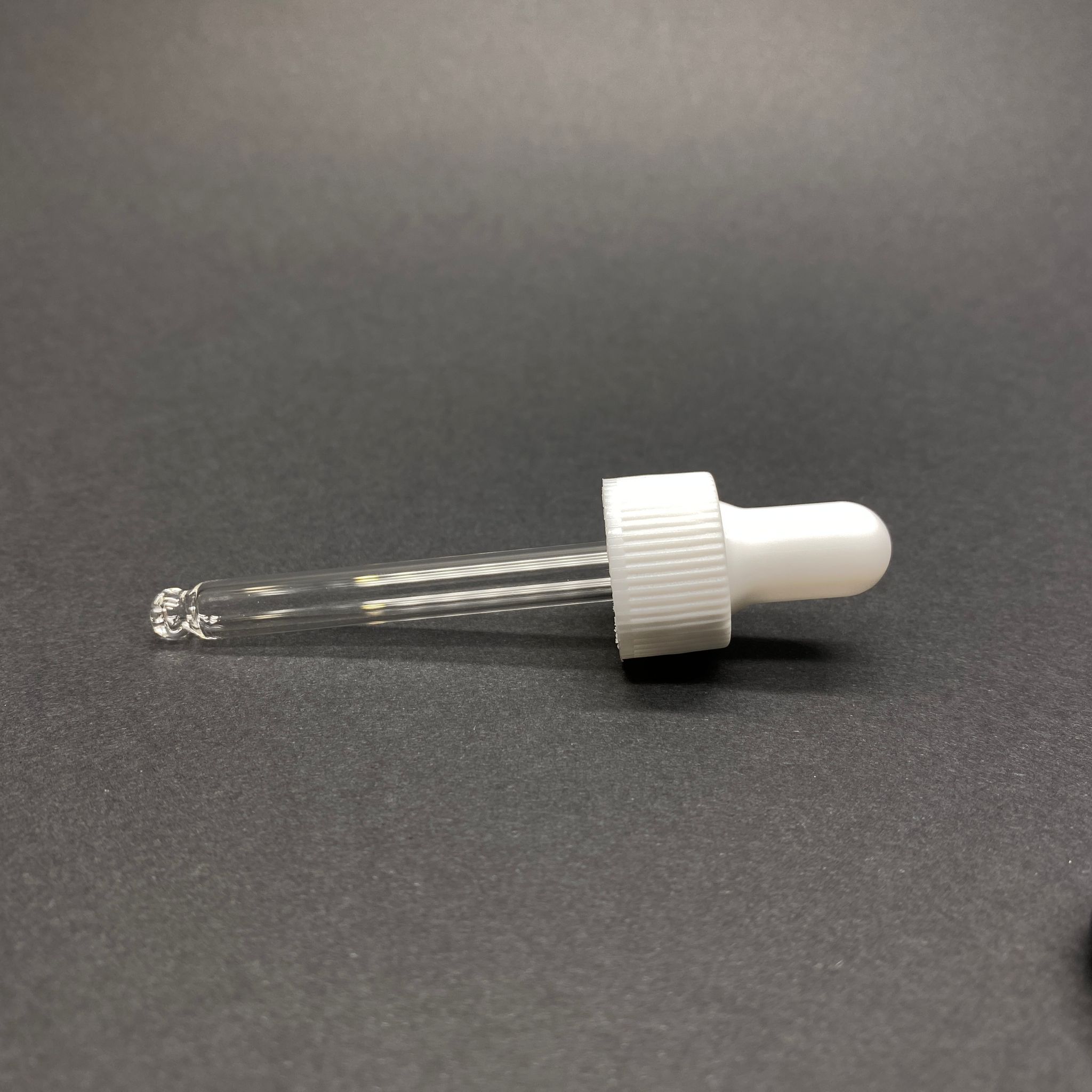 18 Mm Cam Damlalık Takım - Parlak Beyaz Emzik+Delikli Beyaz Plastik Kapak+Cam Pipet - 20 Cc Dropper Şişeler İçin