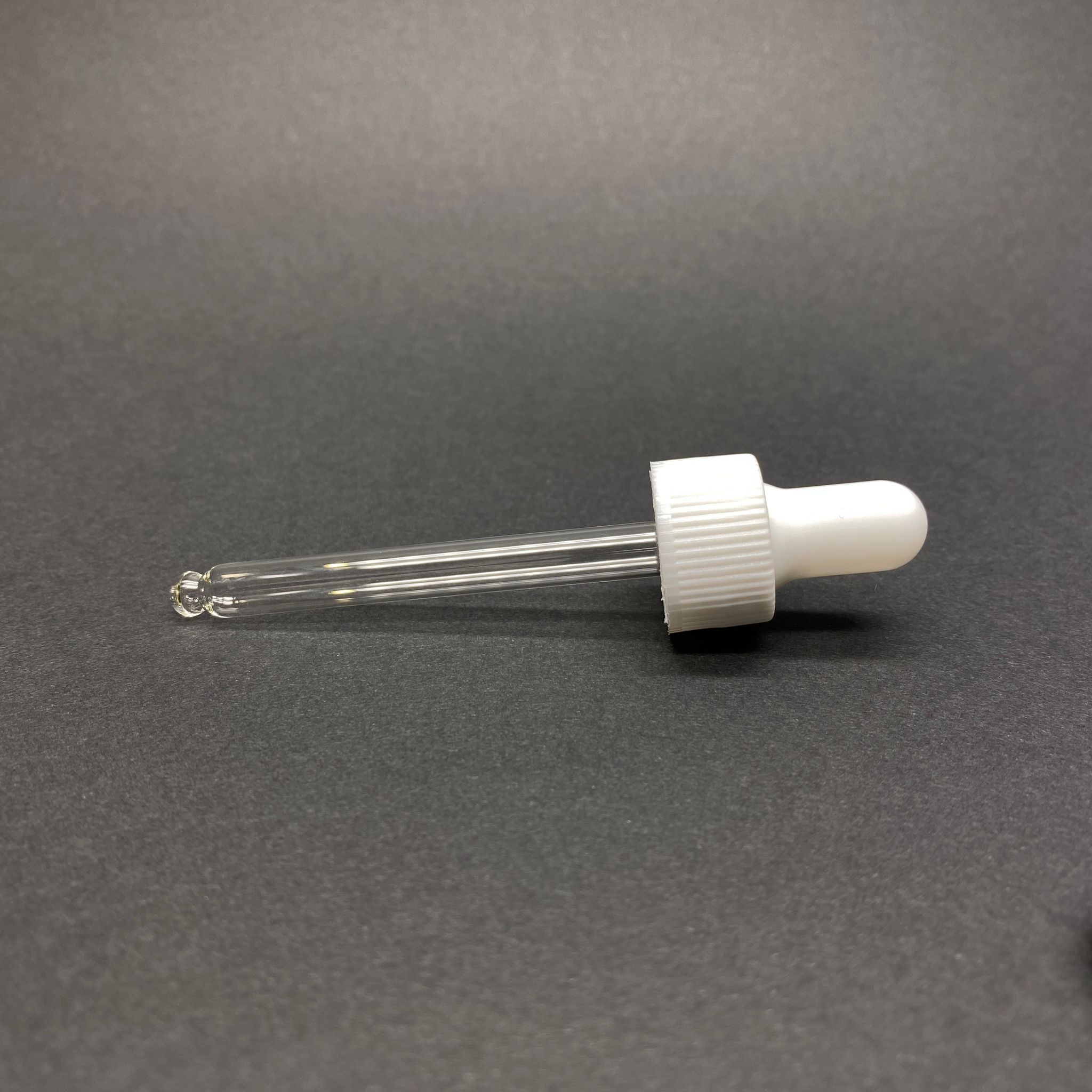 18 Mm Cam Damlalık Takım - Parlak Beyaz Emzik+Delikli Beyaz Plastik Kapak+Cam Pipet - 30 Cc Dropper Şişeler İçin