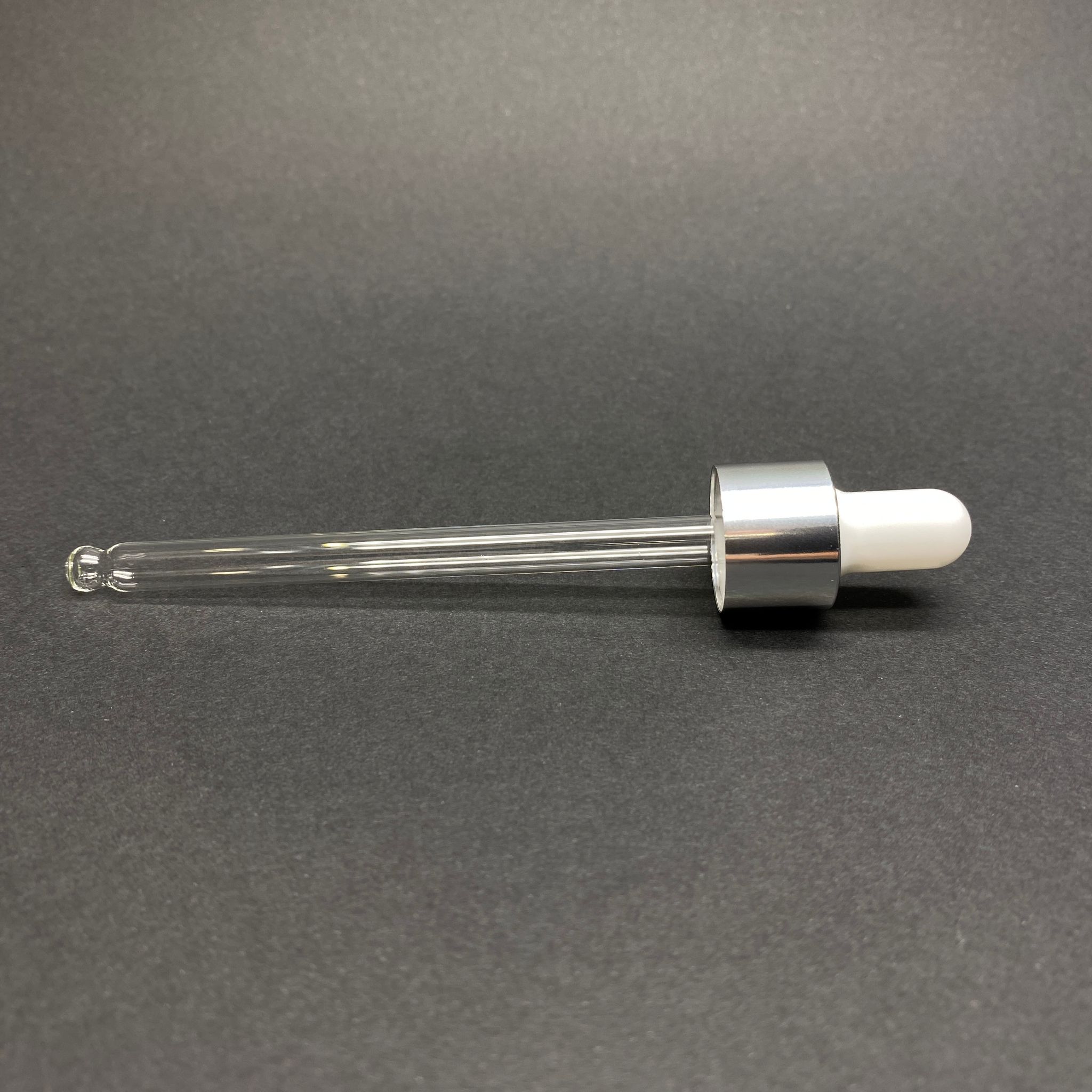 18 Mm Cam Damlalık Takım - Parlak Beyaz Emzik+Delikli Gümüş Metal Kapak+Cam Pipet - 100 Cc Dropper Şişeler İçin
