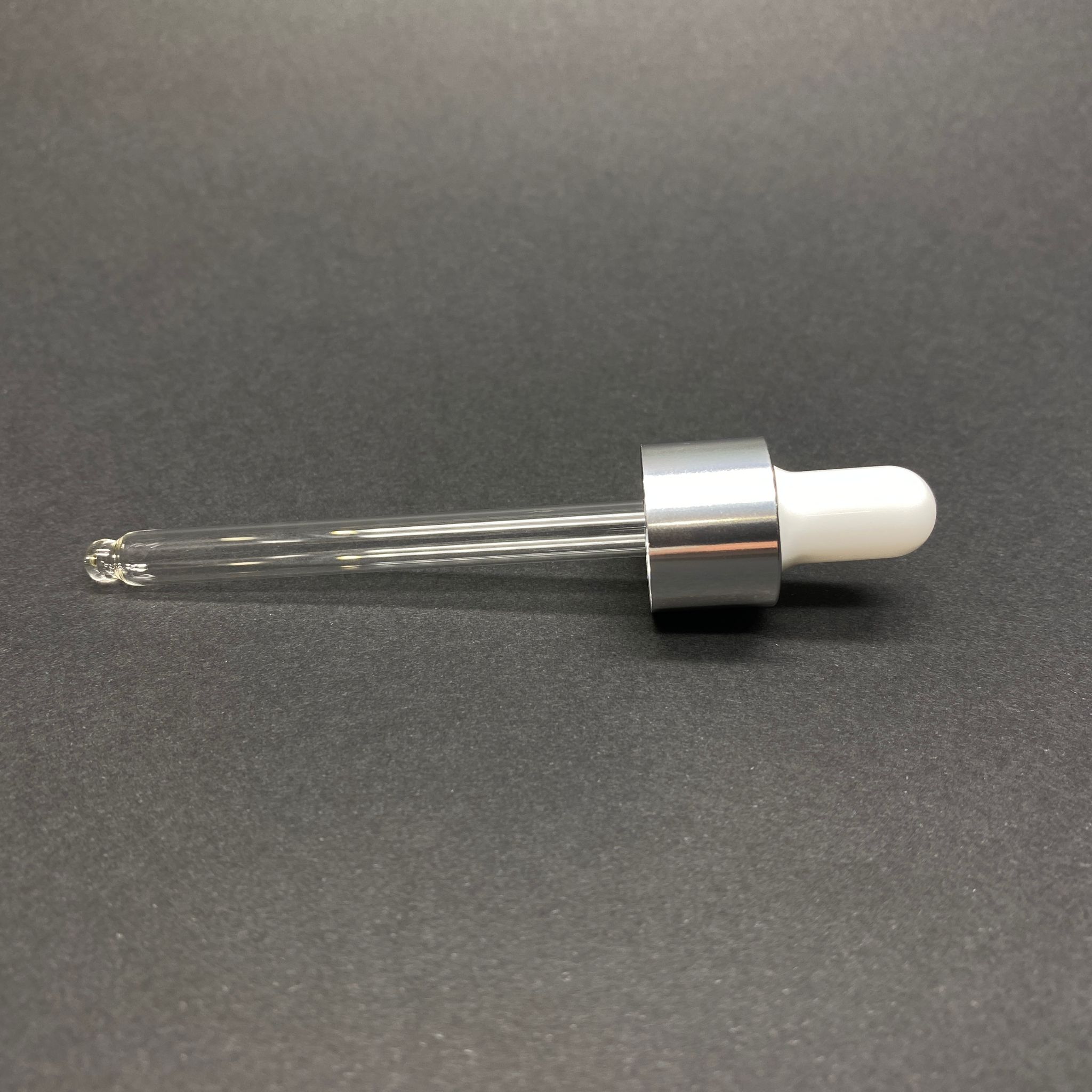 18 Mm Cam Damlalık Takım - Parlak Beyaz Emzik+Delikli Gümüş Metal Kapak+Cam Pipet - 50 Cc Dropper Şişeler İçin