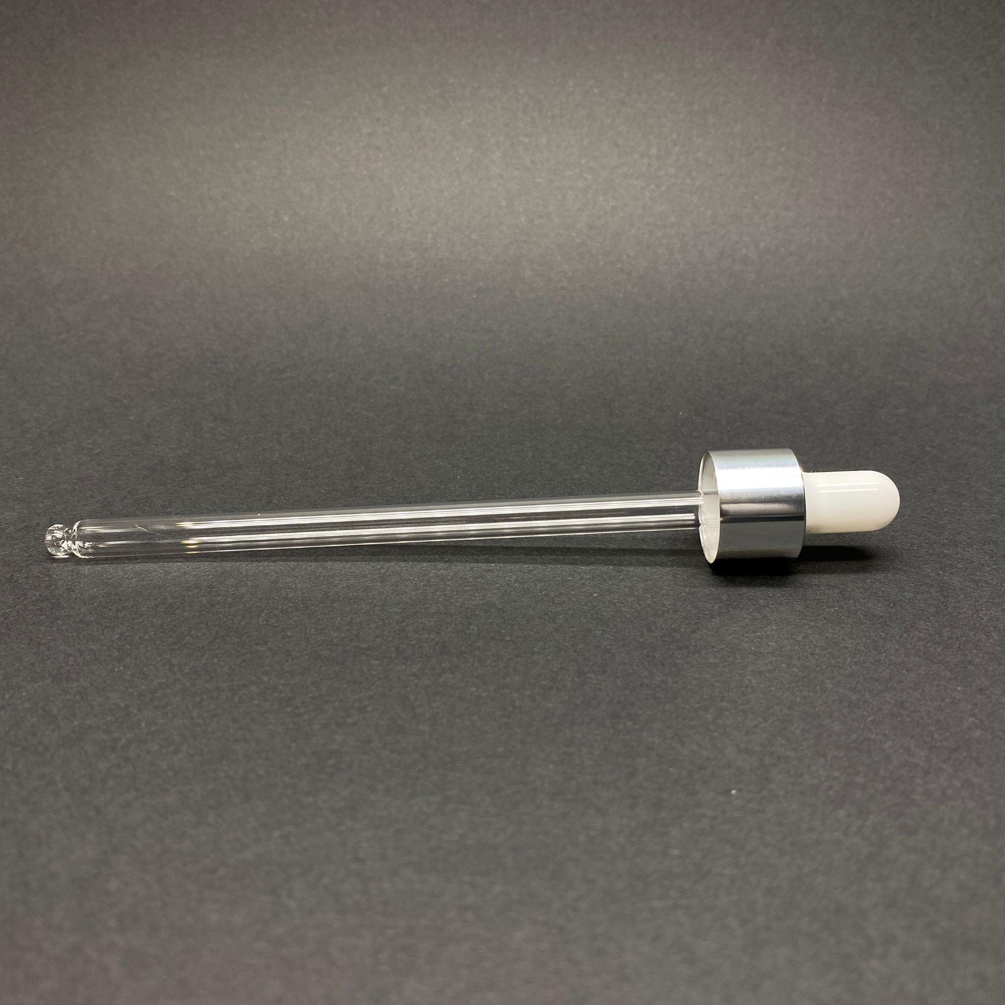 18 Mm Cam Damlalık Takım - Parlak Beyaz Emzik+Delikli Gümüş Metal Kapak+Cam Pipet - Takılacağı Şişe  En Az 14 Cm Olmalı