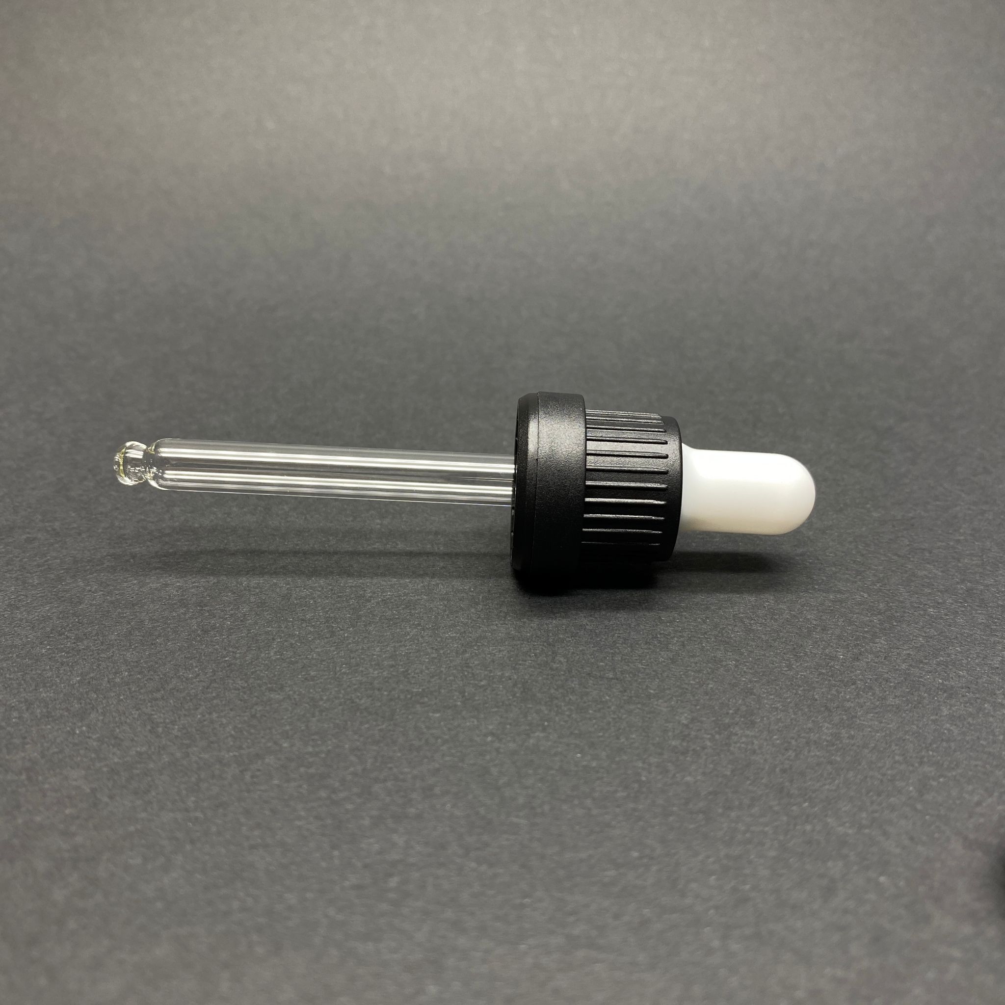 18 Mm Cam Damlalık Takım - Parlak Beyaz Emzik+Delikli Siyah Kilitli Plastik Kapak+Cam Pipet - 30 Cc Dropper Şişeler İçin