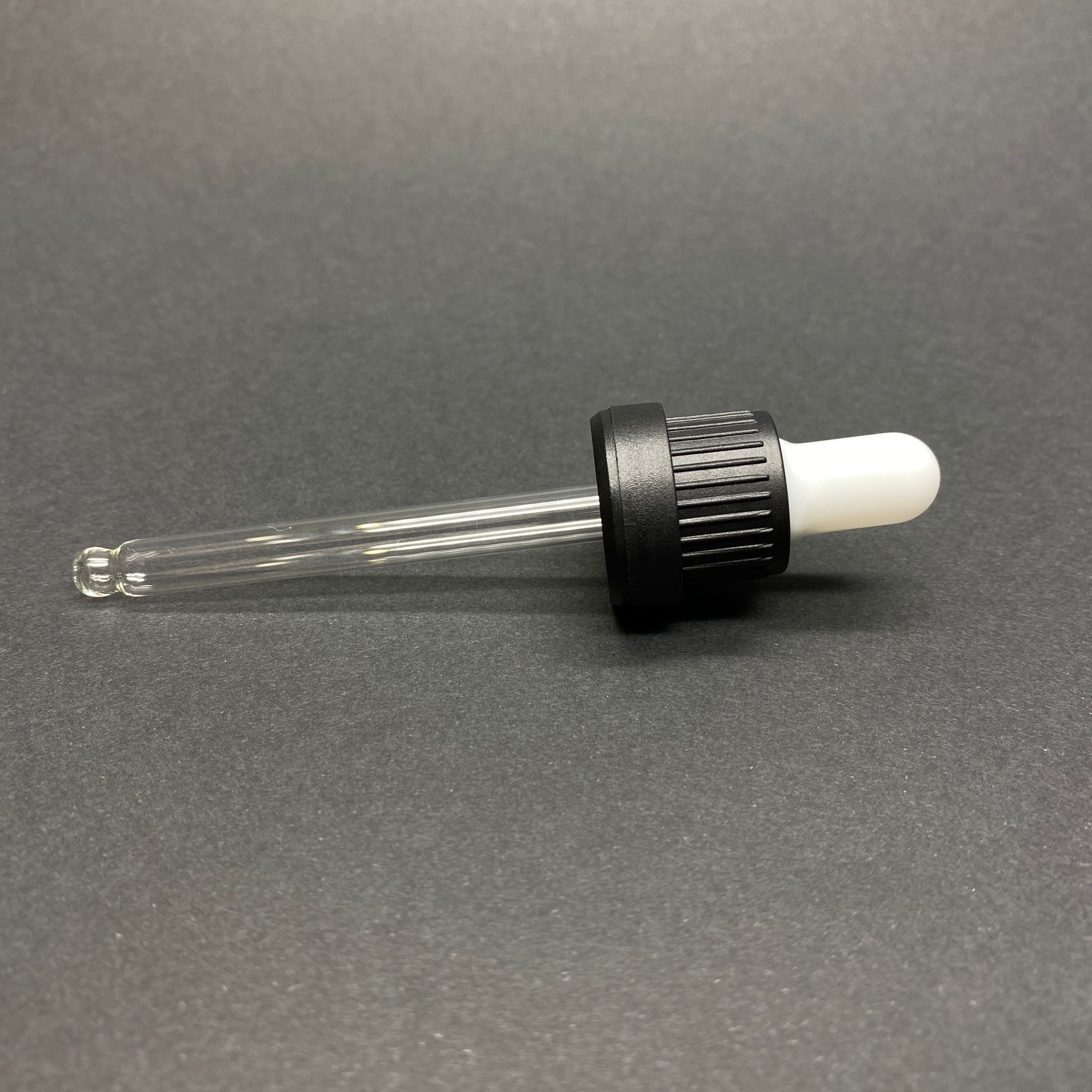 18 Mm Cam Damlalık Takım - Parlak Beyaz Emzik+Delikli Siyah Kilitli Plastik Kapak+Cam Pipet - 50 Cc Dropper Şişeler İçin