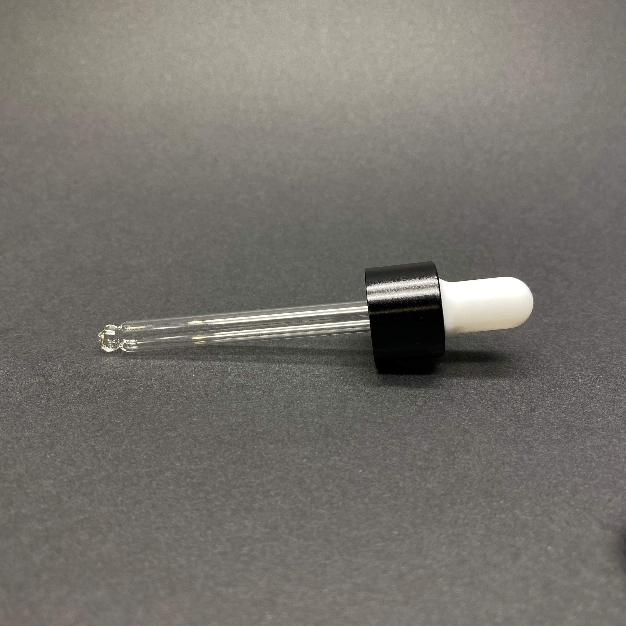 18 Mm Cam Damlalık Takım - Parlak Beyaz Emzik+Delikli Siyah Metal Kapak+Cam Pipet - 30 Cc Dropper Şişeler İçin