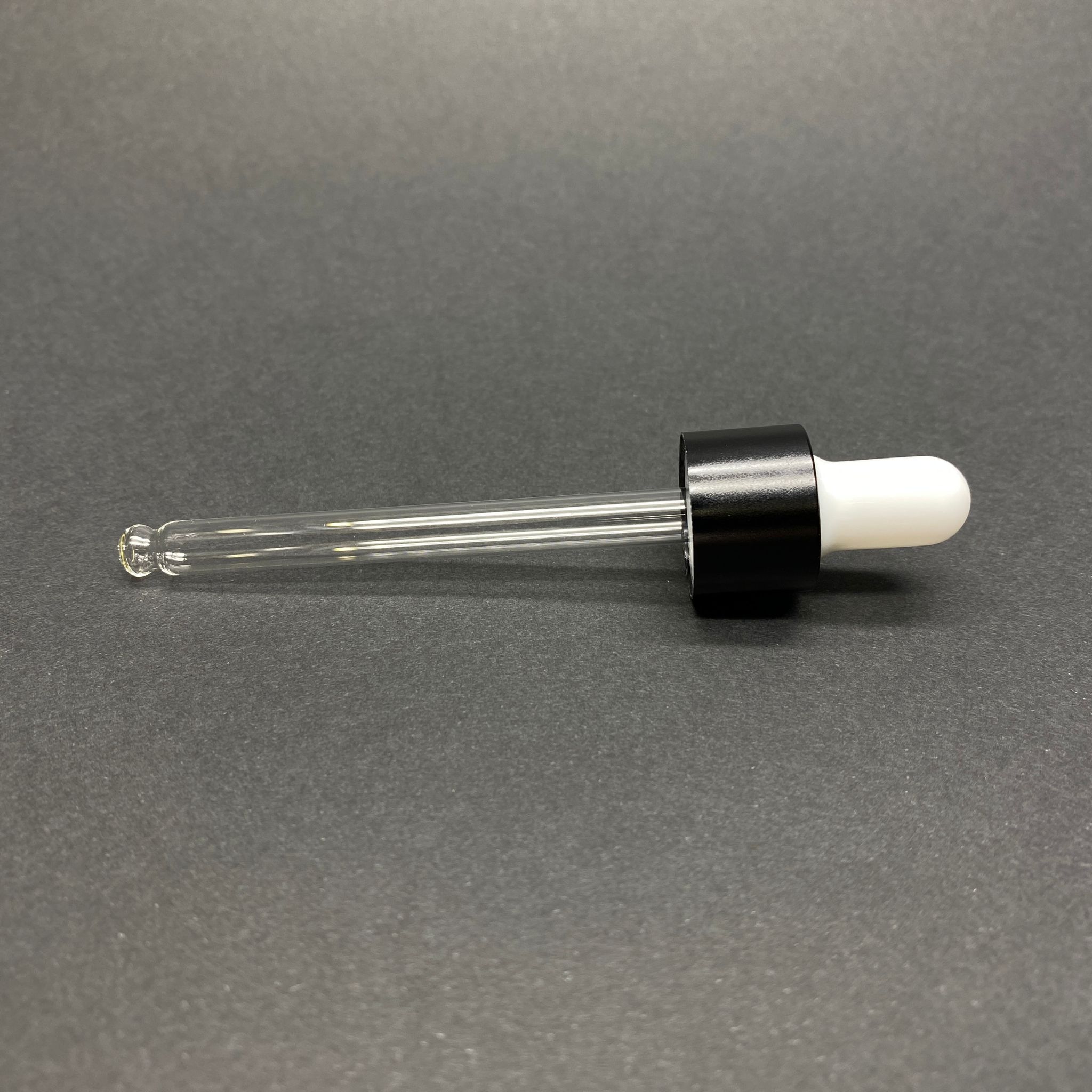 18 Mm Cam Damlalık Takım - Parlak Beyaz Emzik+Delikli Siyah Metal Kapak+Cam Pipet - 50 Cc Dropper Şişeler İçin