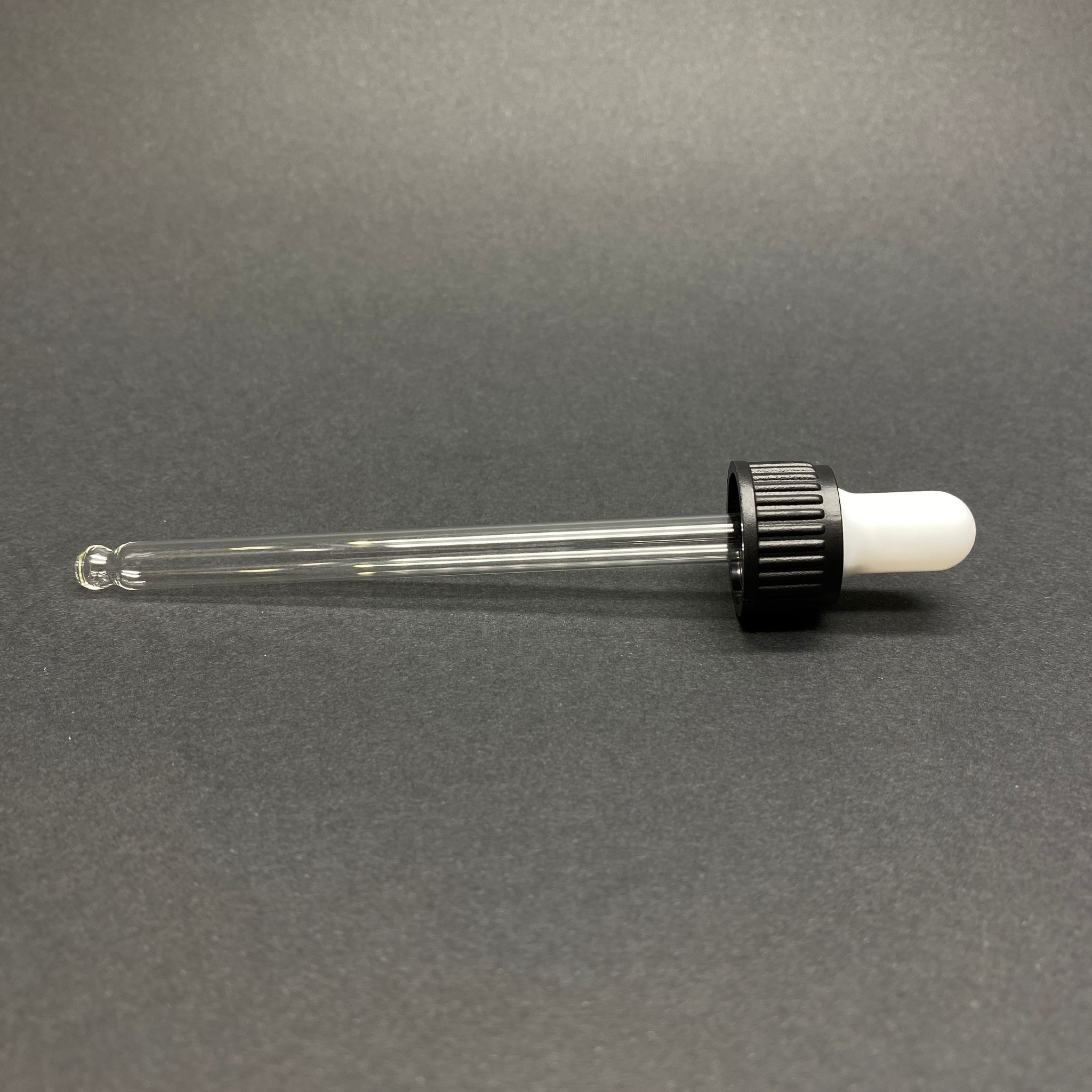 18 Mm Cam Damlalık Takım - Parlak Beyaz Emzik+Delikli Siyah Plastik Kapak+Cam Pipet - 100 Cc Dropper Şişeler İçin