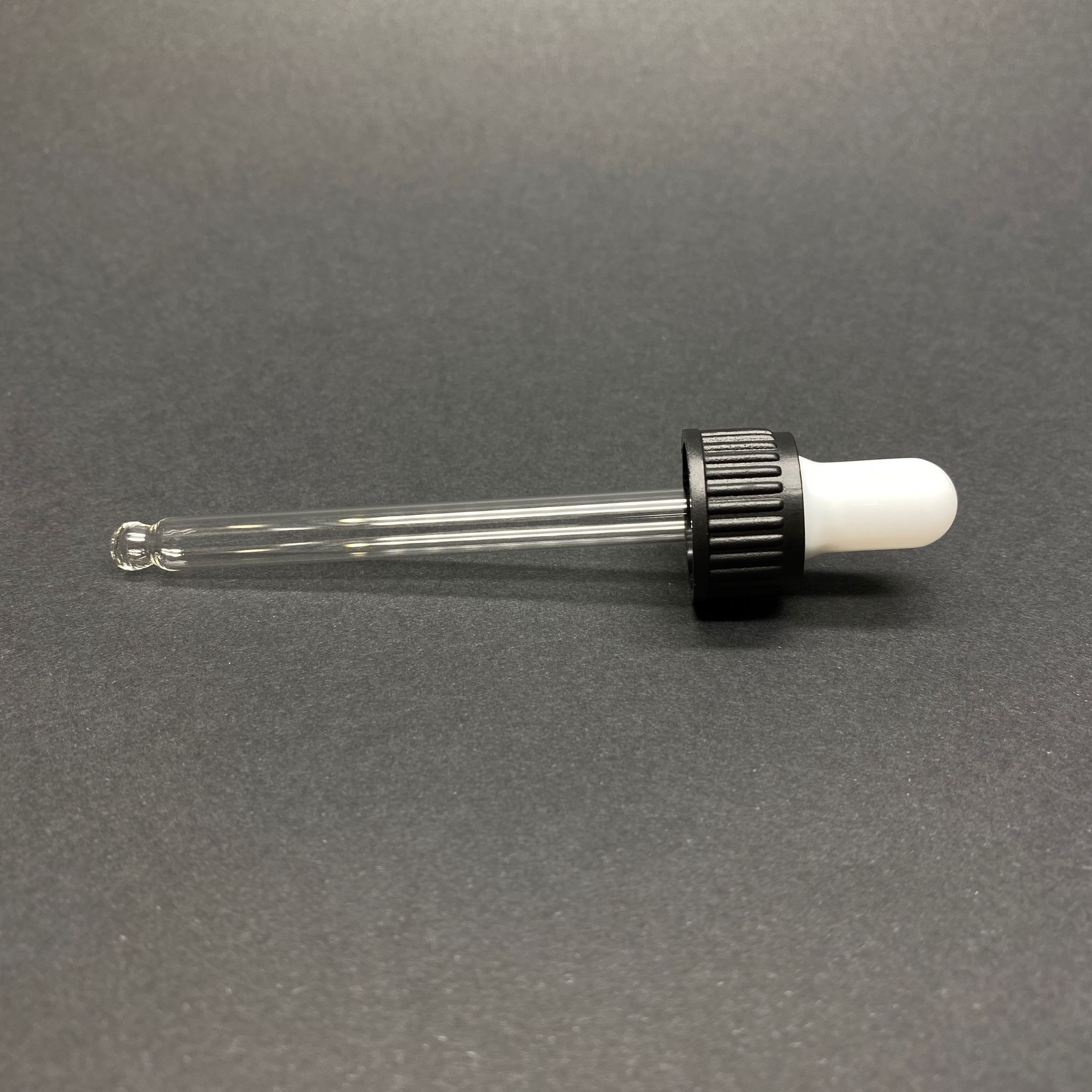 18 Mm Cam Damlalık Takım - Parlak Beyaz Emzik+Delikli Siyah Plastik Kapak+Cam Pipet - 50 Cc Dropper Şişeler İçin
