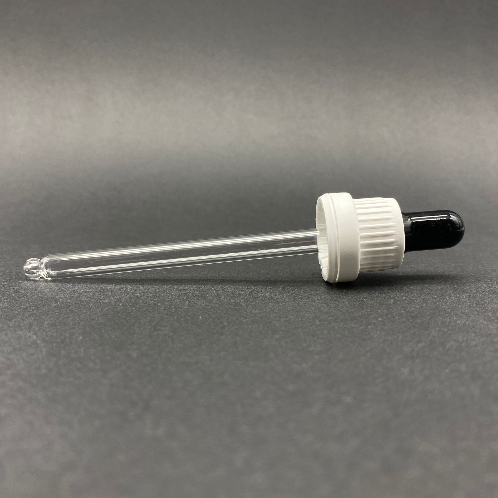 18 Mm Cam Damlalık Takım - Parlak Siyah Emzik+Delikli Beyaz Kilitli Plastik Kapak+Cam Pipet - 100 Cc Dropper Şişeler İçin