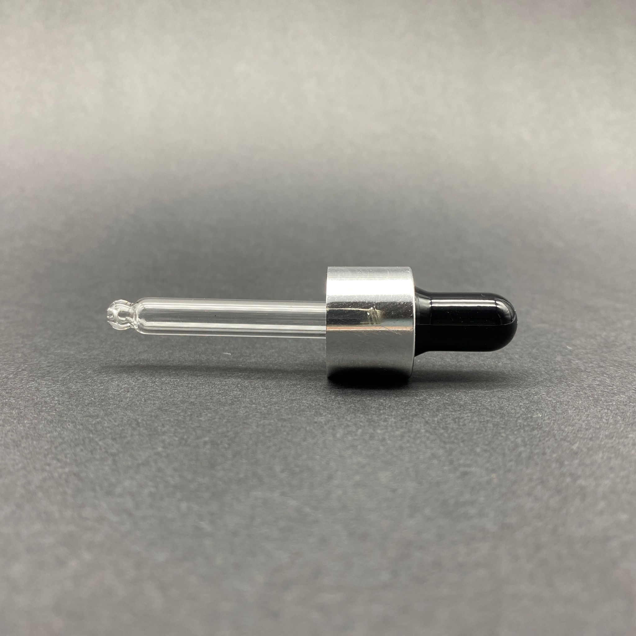 18 Mm Cam Damlalık Takım - Parlak Siyah Emzik+Delikli Gümüş Metal Kapak+Cam Pipet - 10 Cc Dropper Şişeler İçin